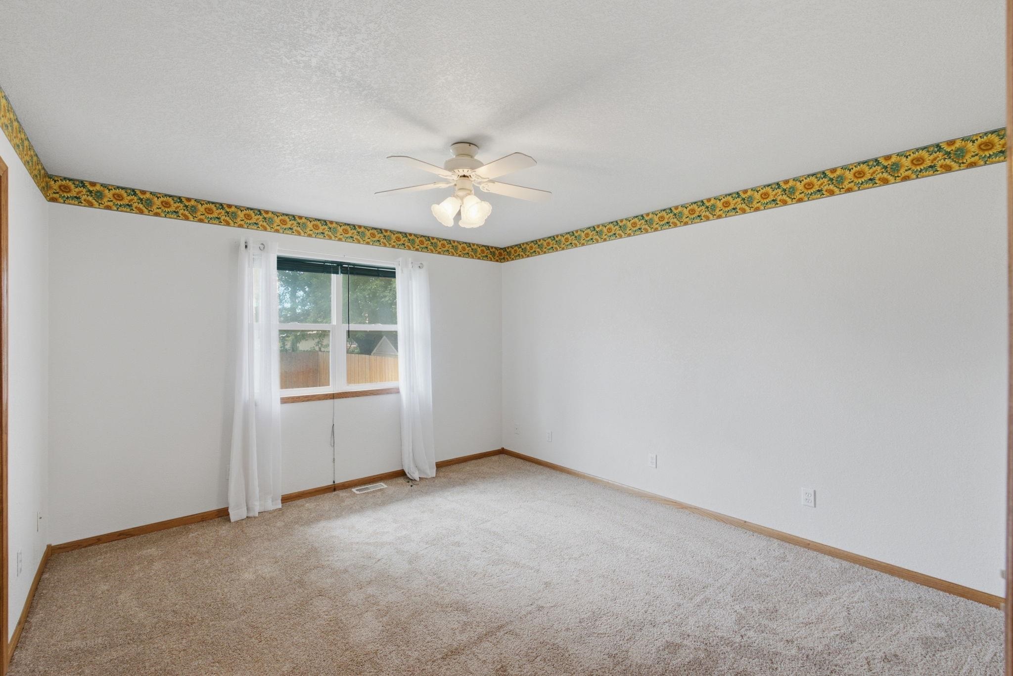 1123 E 5th St Property Photo 15