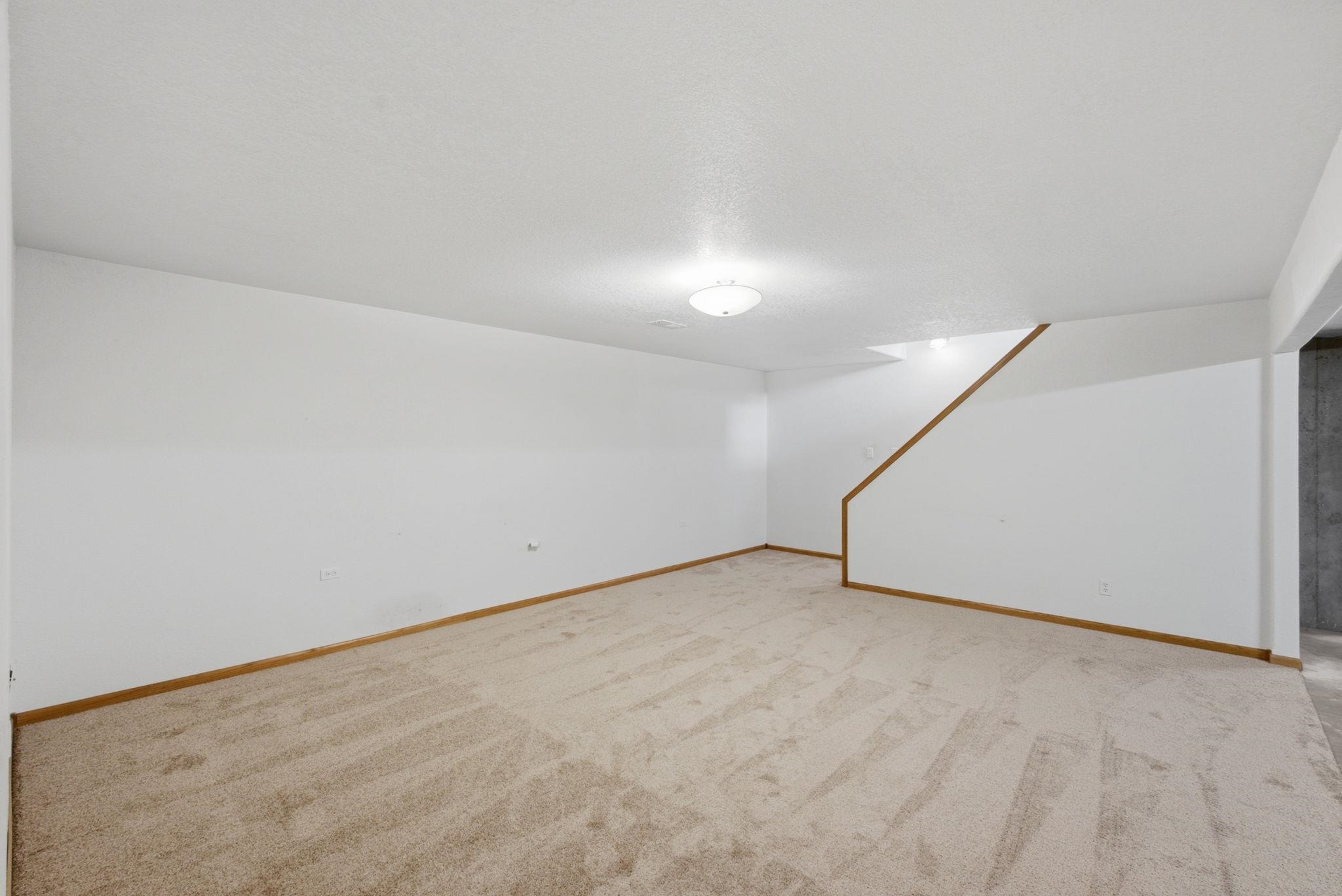 1123 E 5th St Property Photo 18