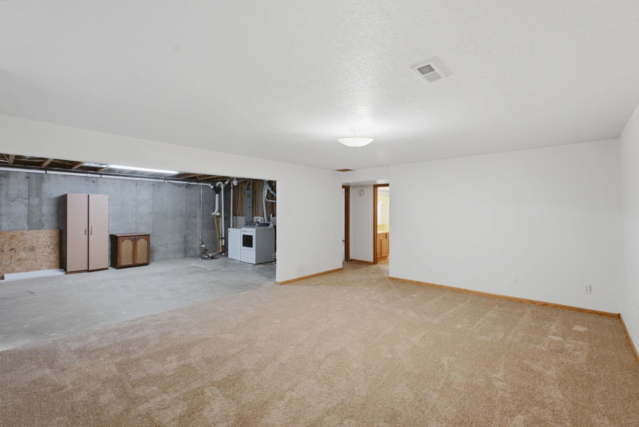 1123 E 5th St Property Photo 19