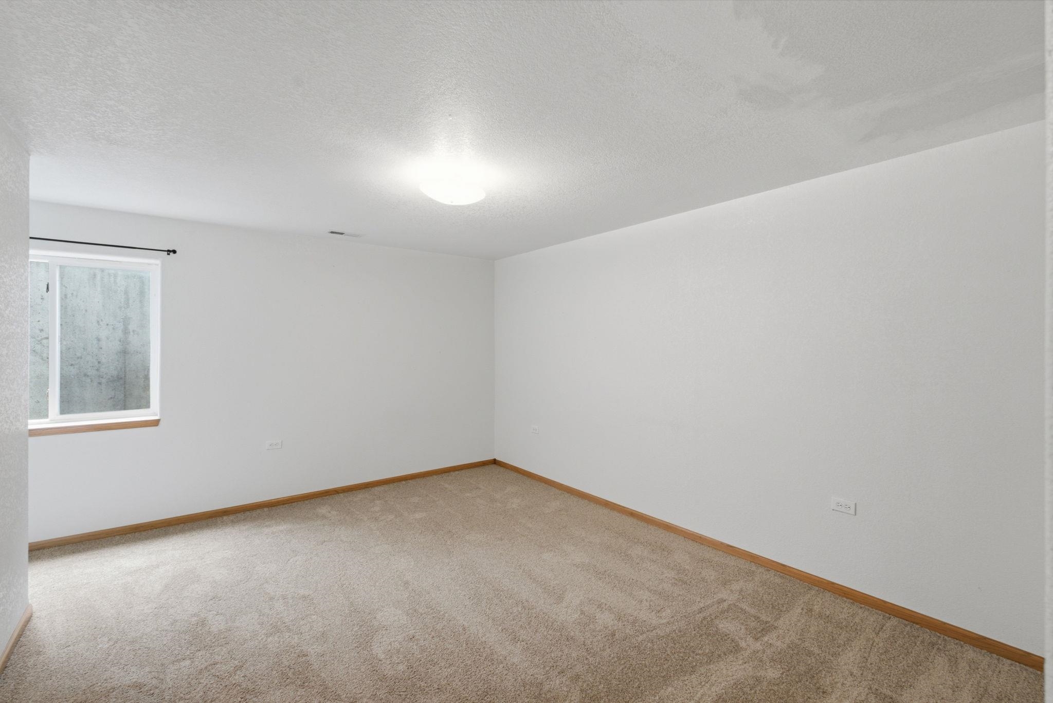 1123 E 5th St Property Photo 22