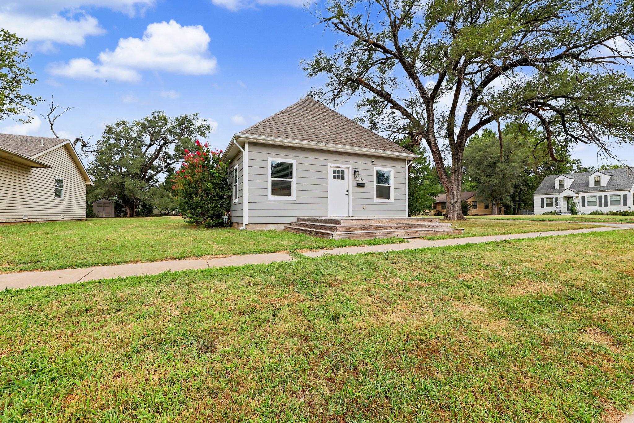 1237 N Osage Property Photo 3
