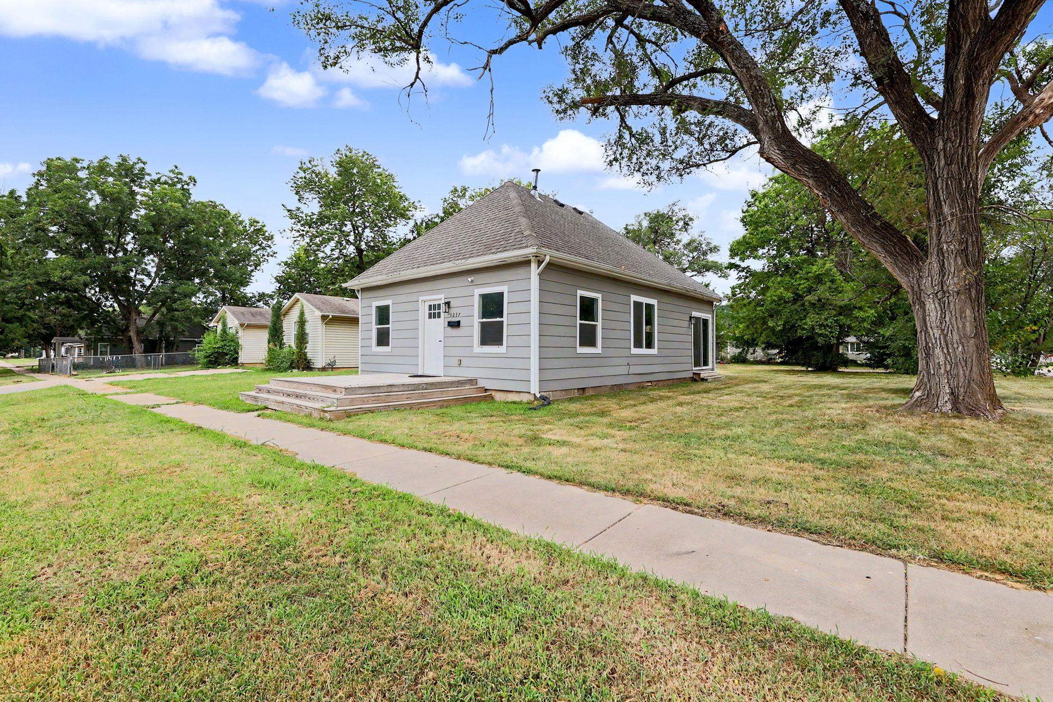 1237 N Osage Property Photo 5
