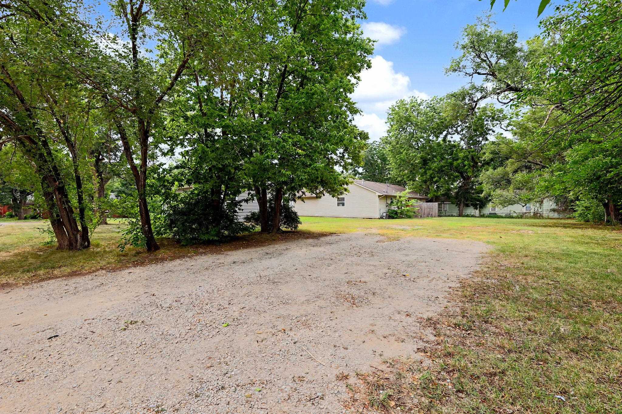 1237 N Osage Property Photo 32