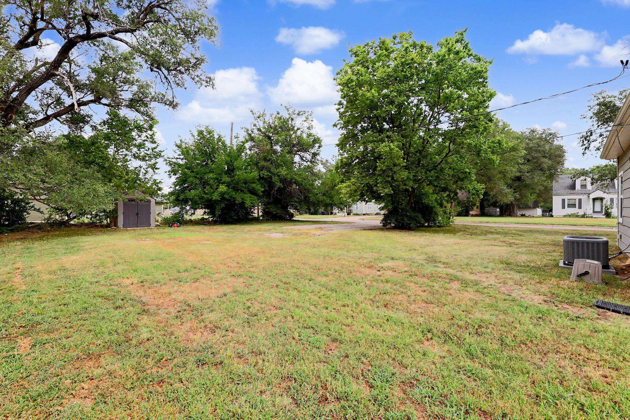 1237 N Osage Property Photo 33
