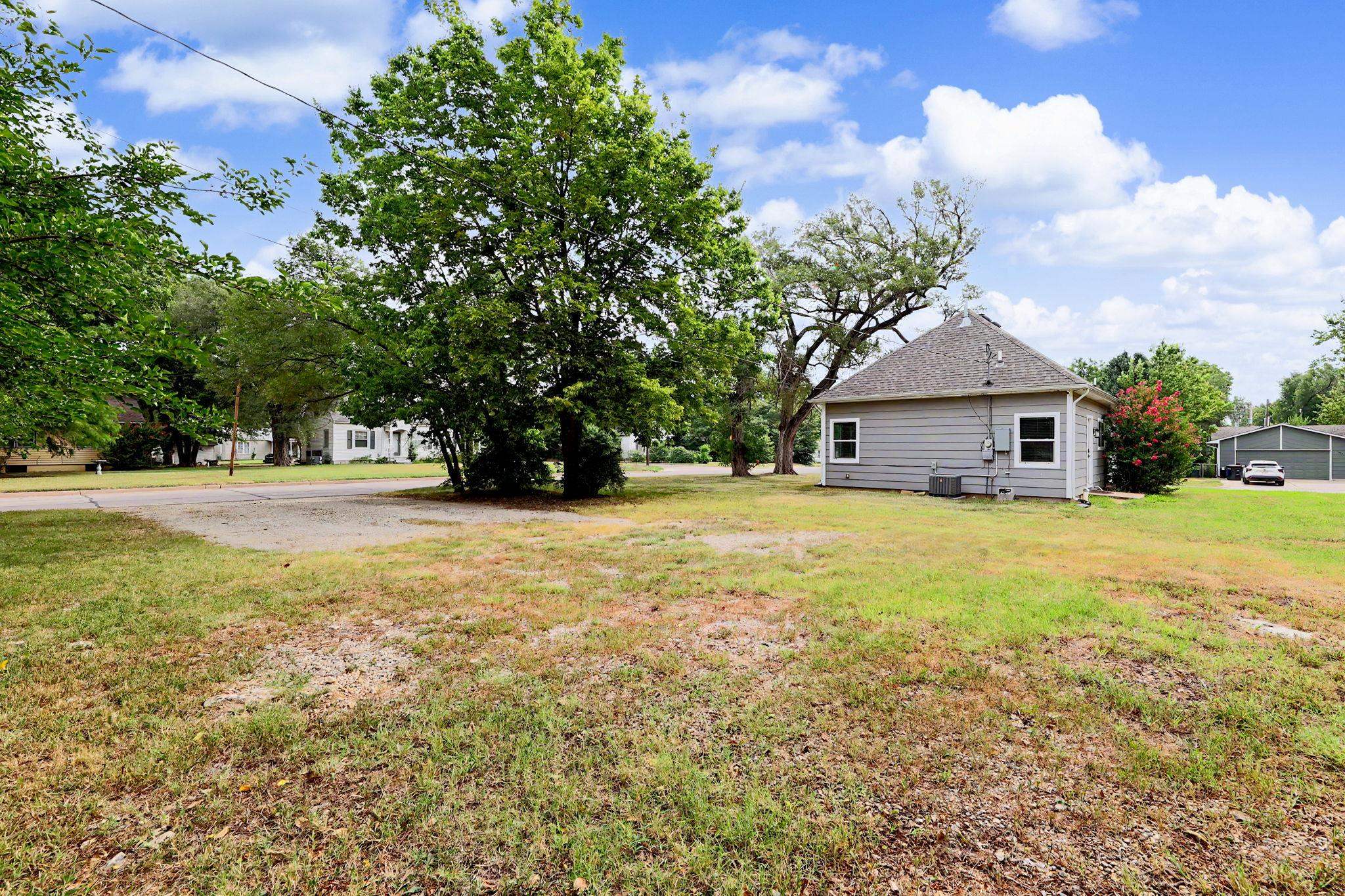 1237 N Osage Property Photo 34