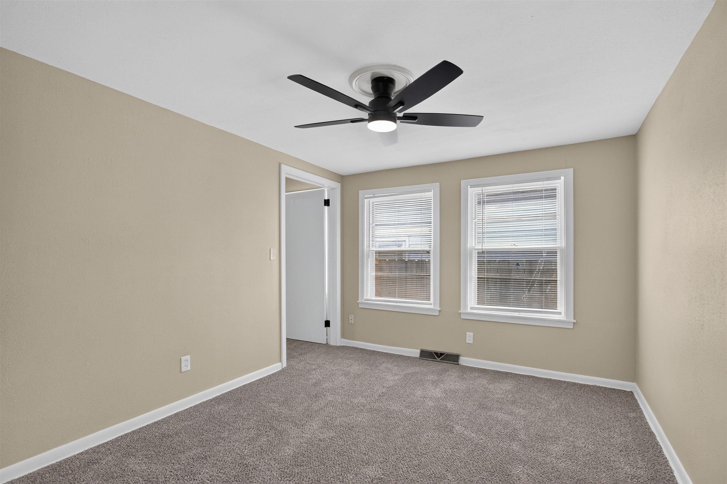 747 S Clifton Ave Property Photo 27