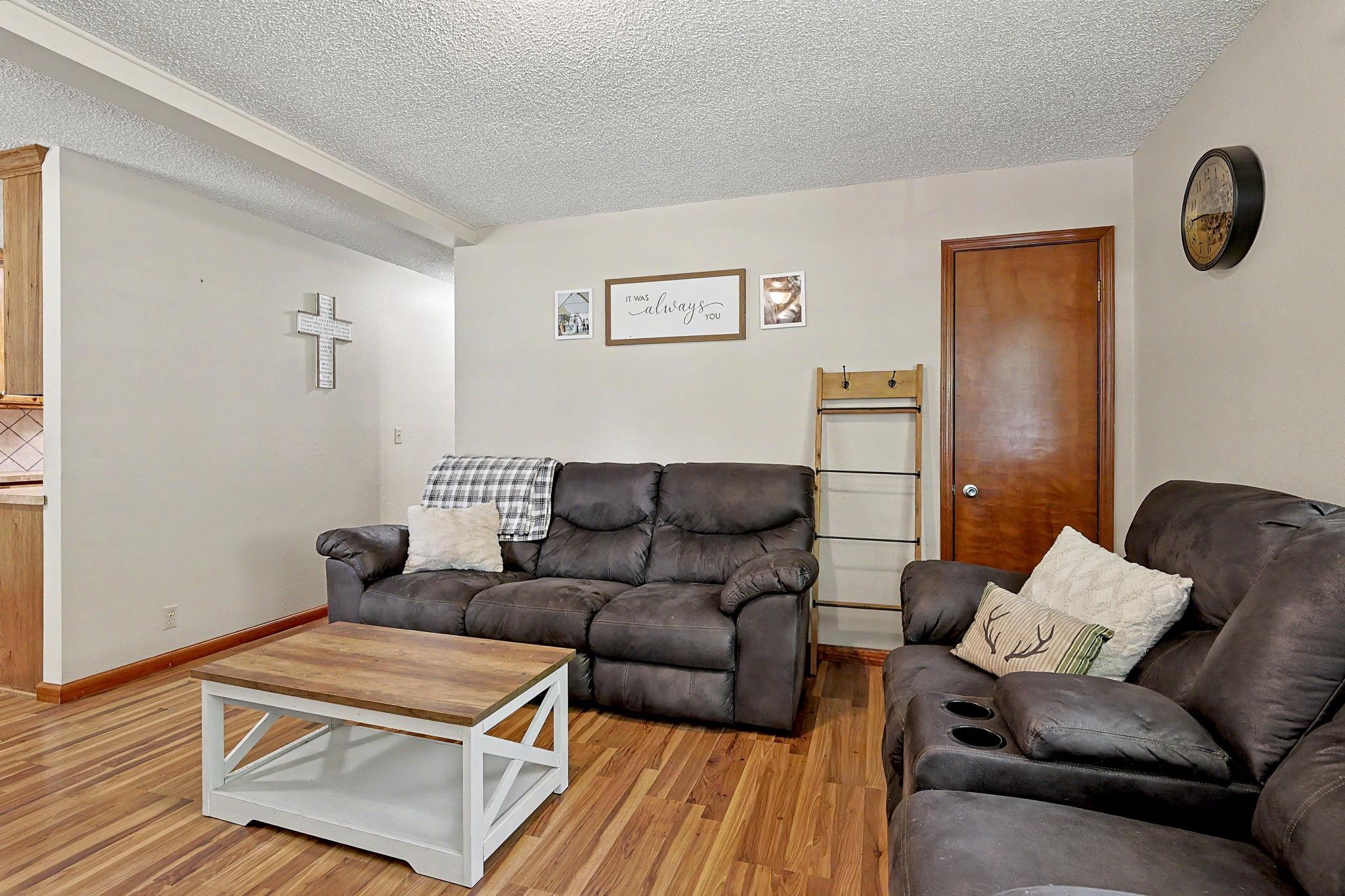 219 E Random Property Photo 6