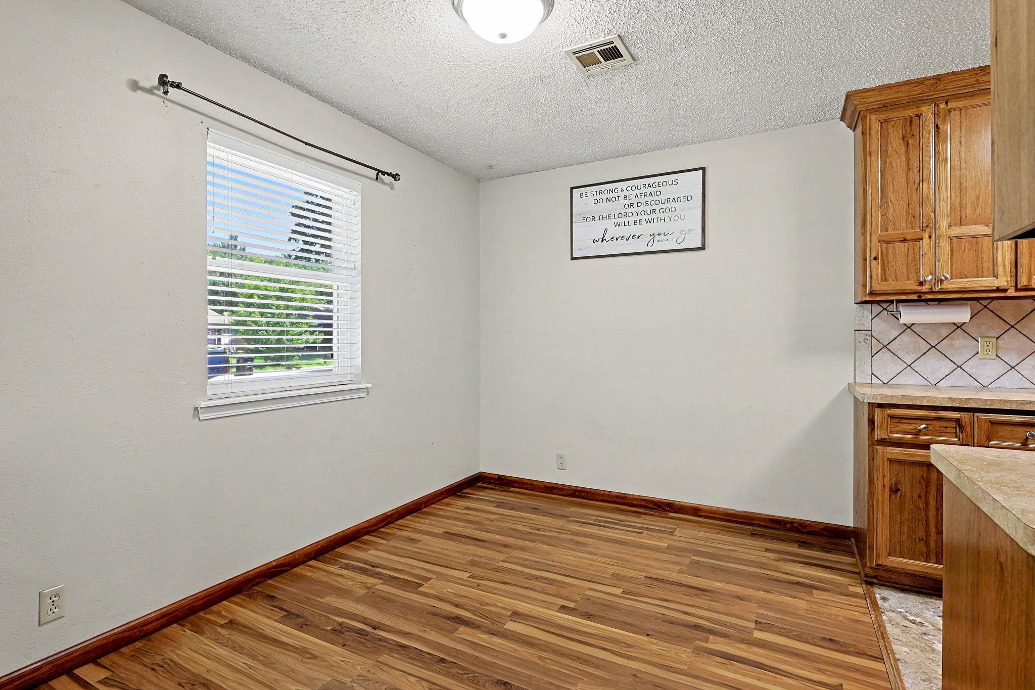 219 E Random Property Photo 9
