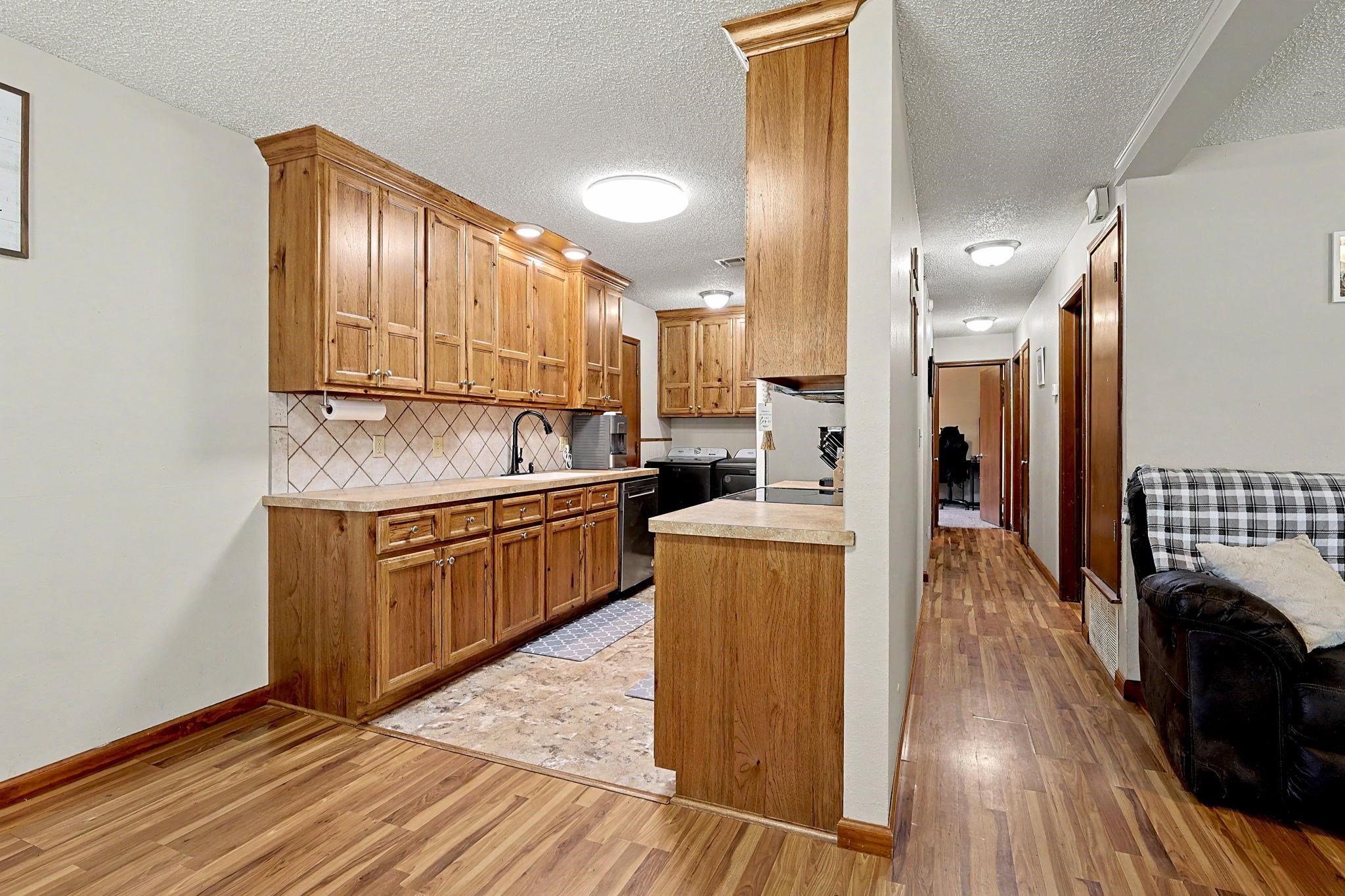219 E Random Property Photo 10