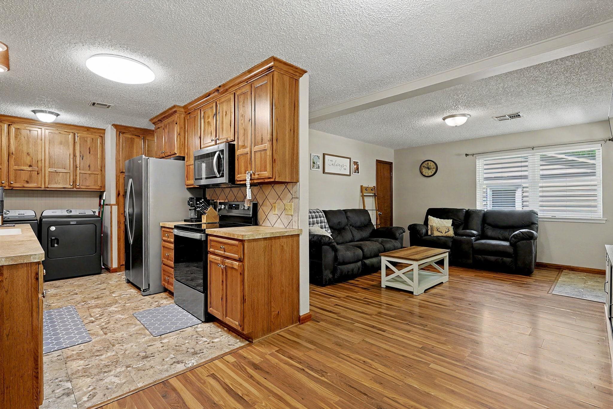 219 E Random Property Photo 11