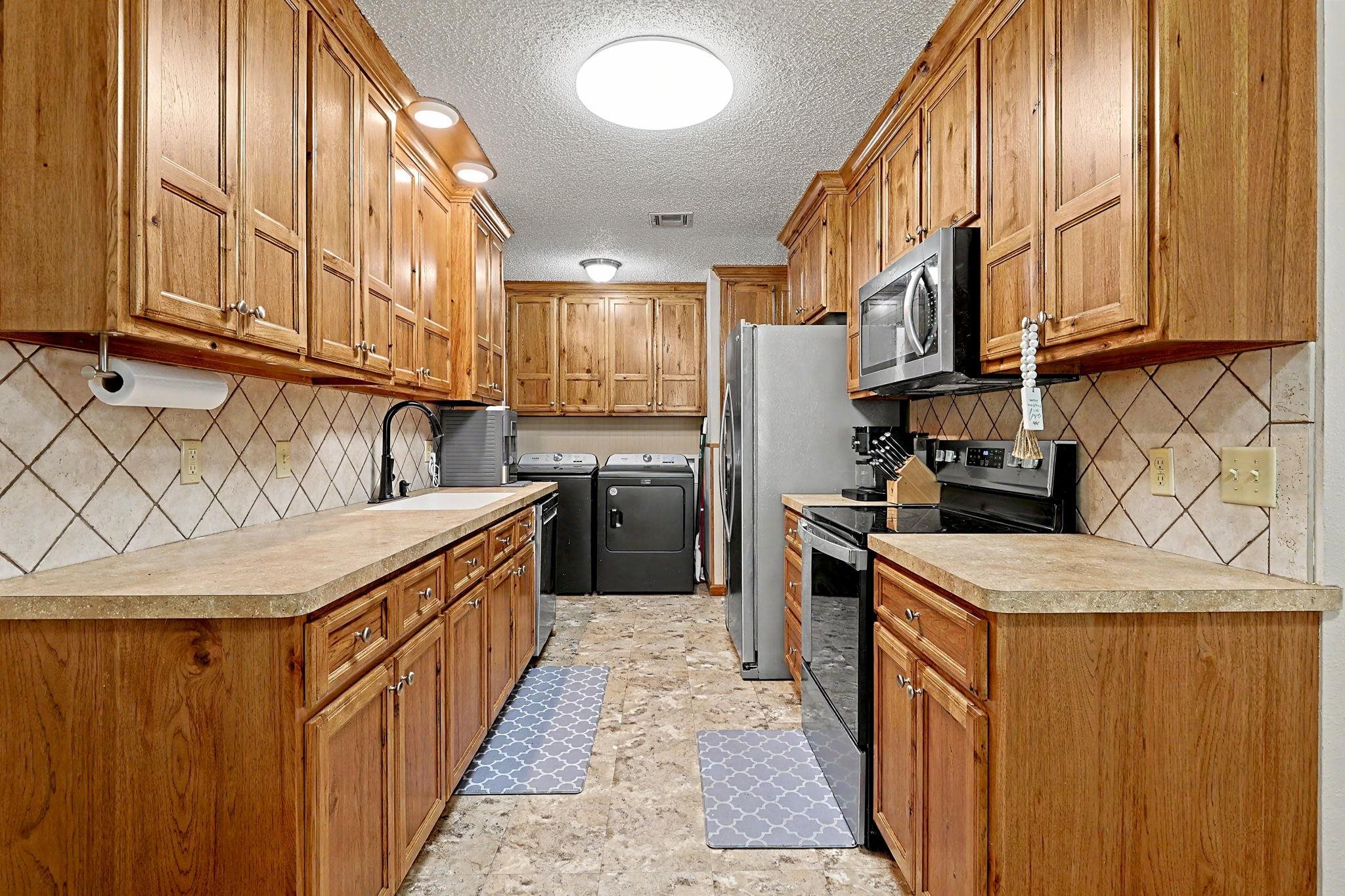 219 E Random Property Photo 12