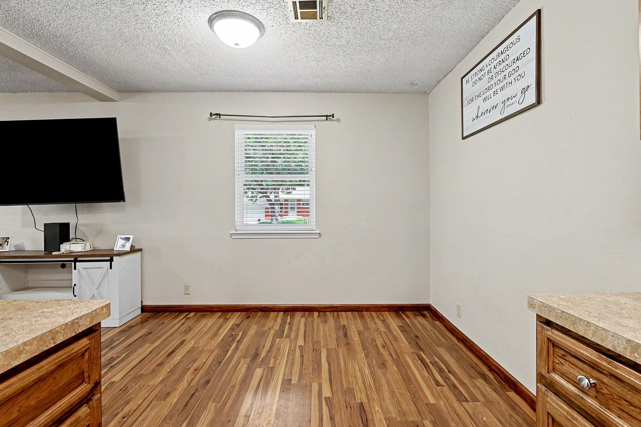 219 E Random Property Photo 14