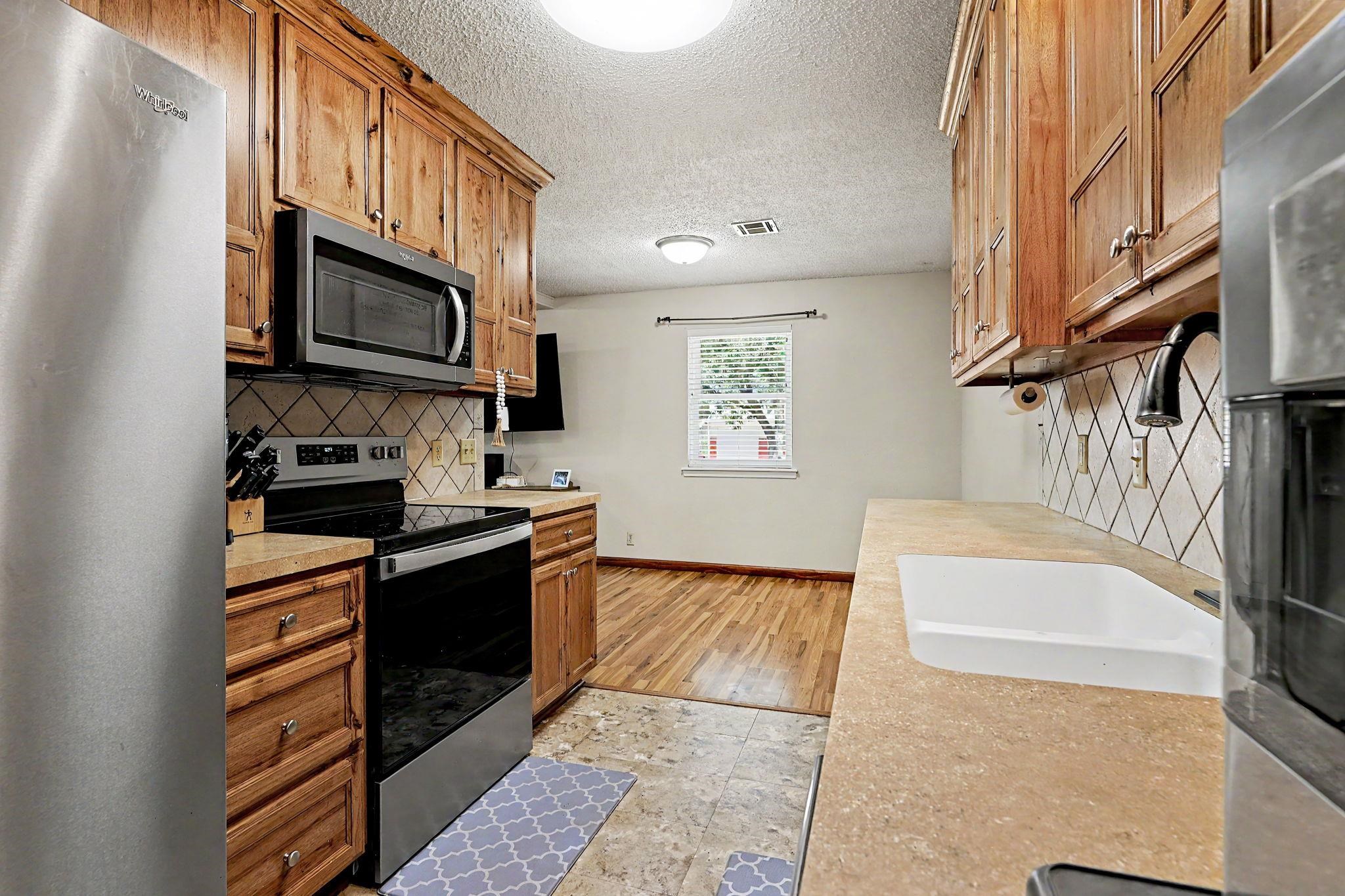 219 E Random Property Photo 16