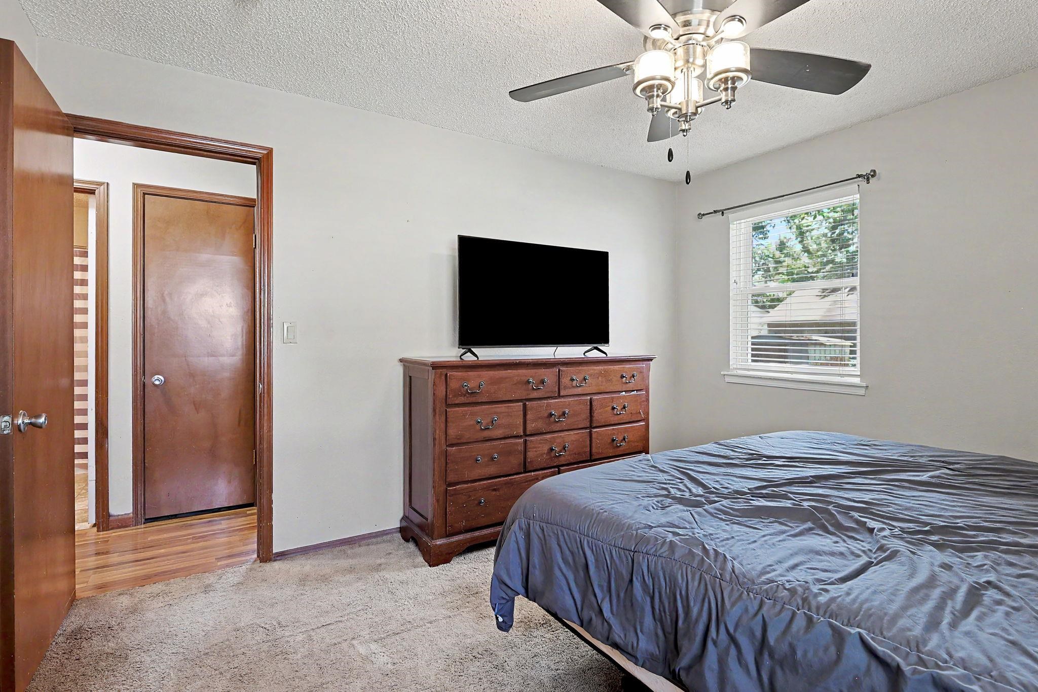 219 E Random Property Photo 20