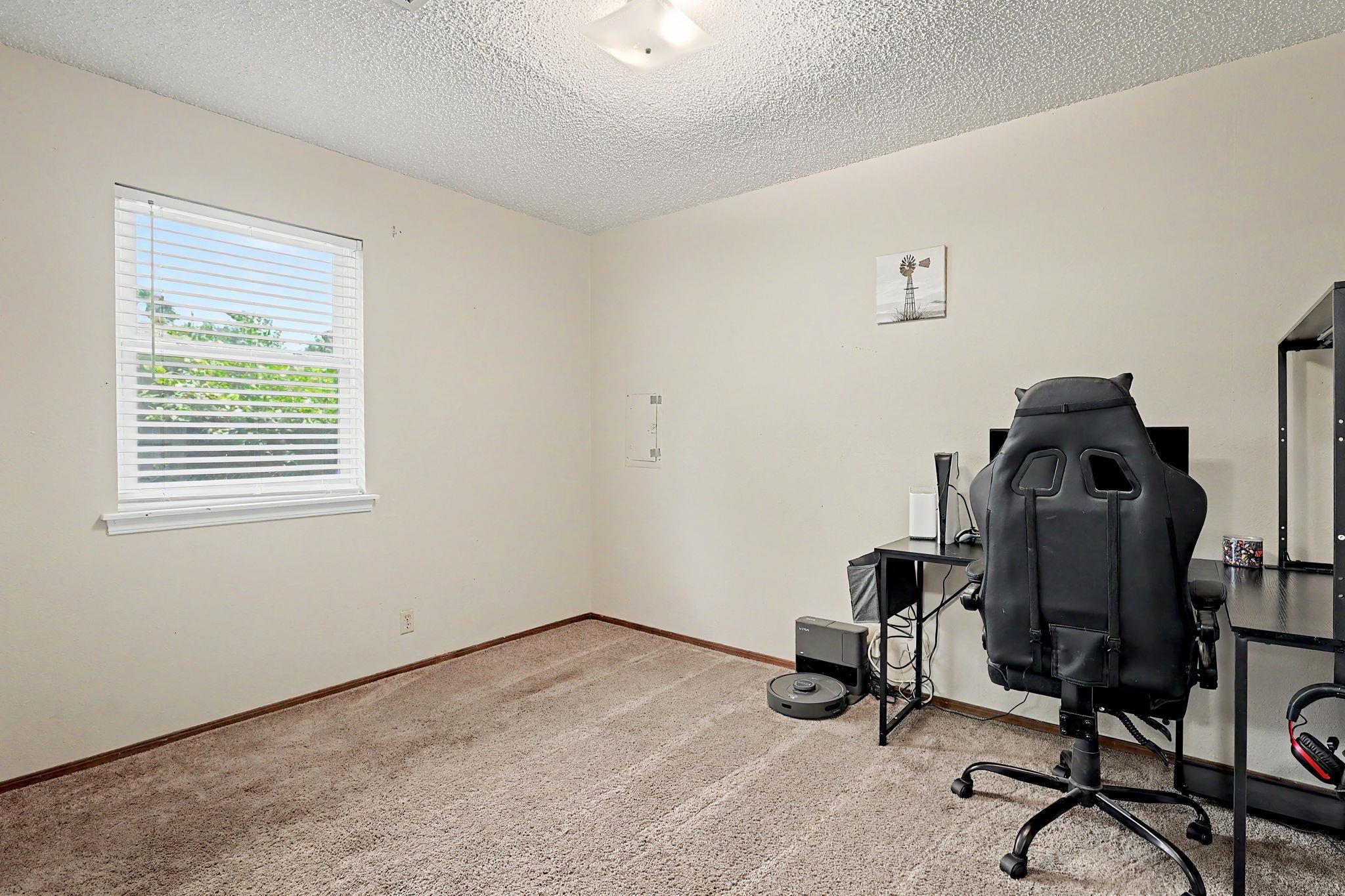 219 E Random Property Photo 22