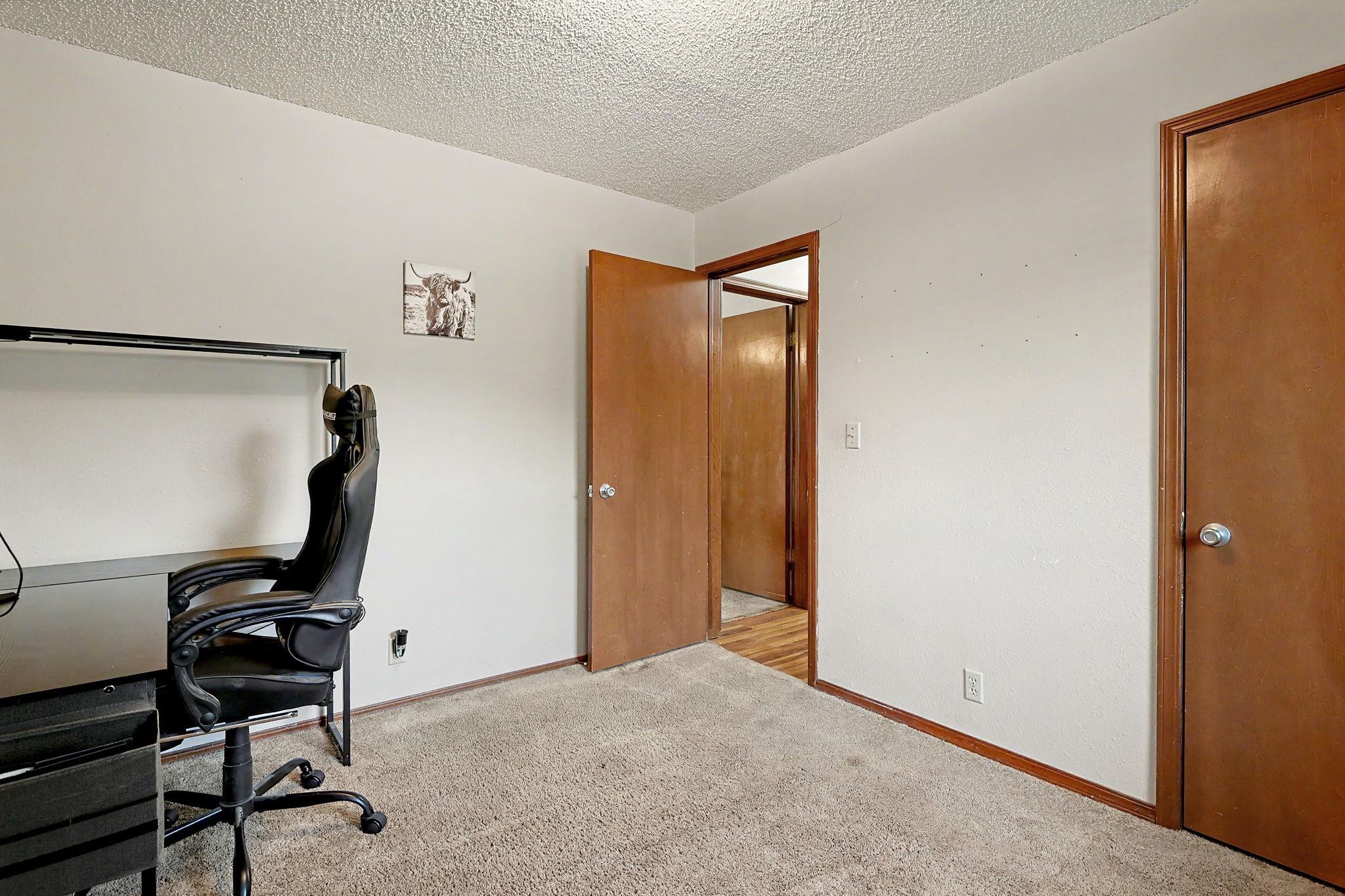 219 E Random Property Photo 23