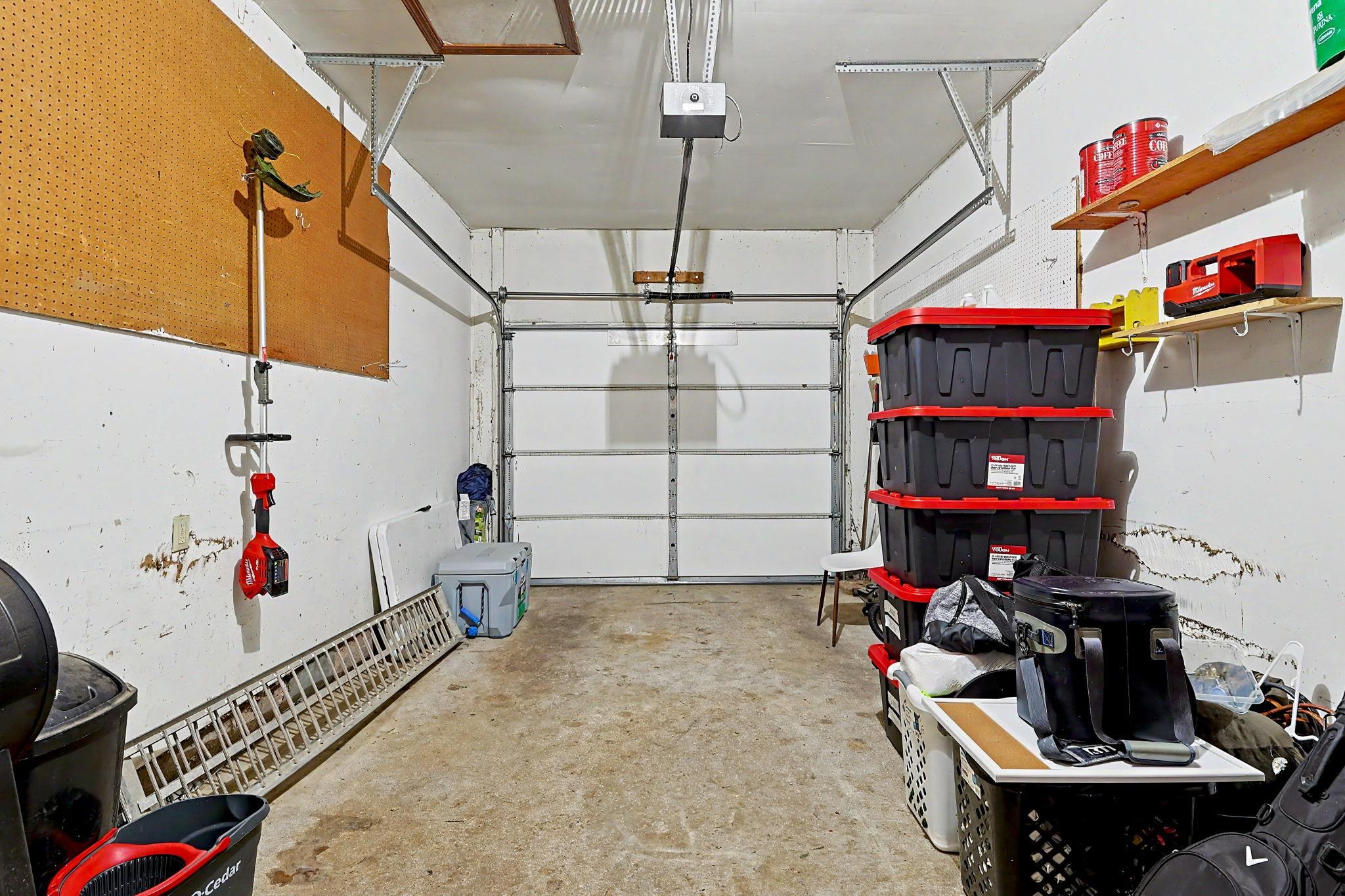 219 E Random Property Photo 24