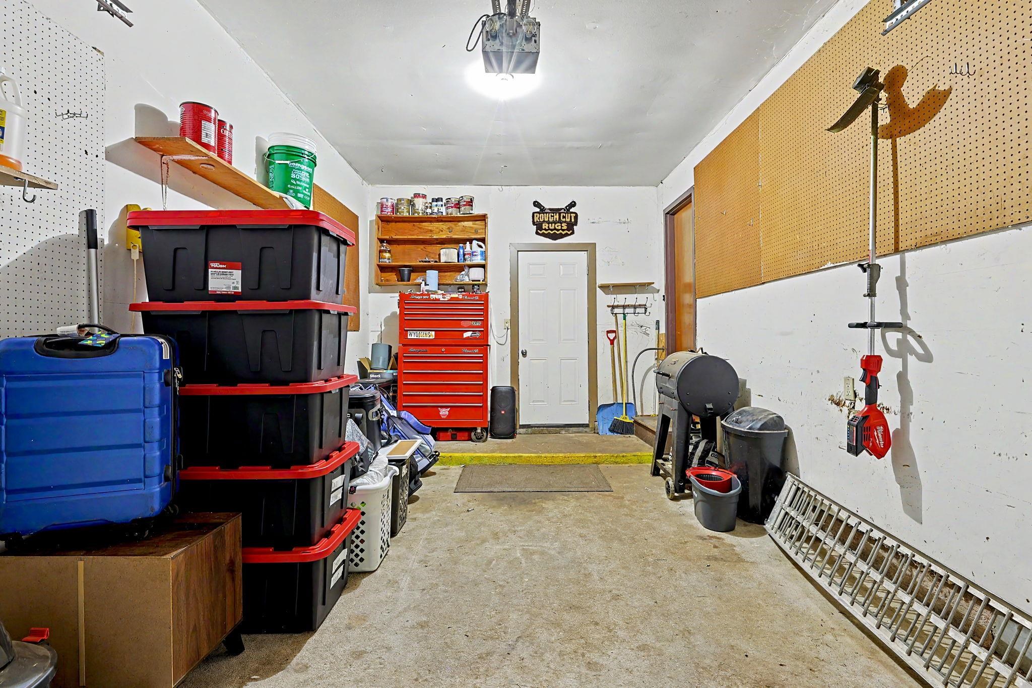 219 E Random Property Photo 25