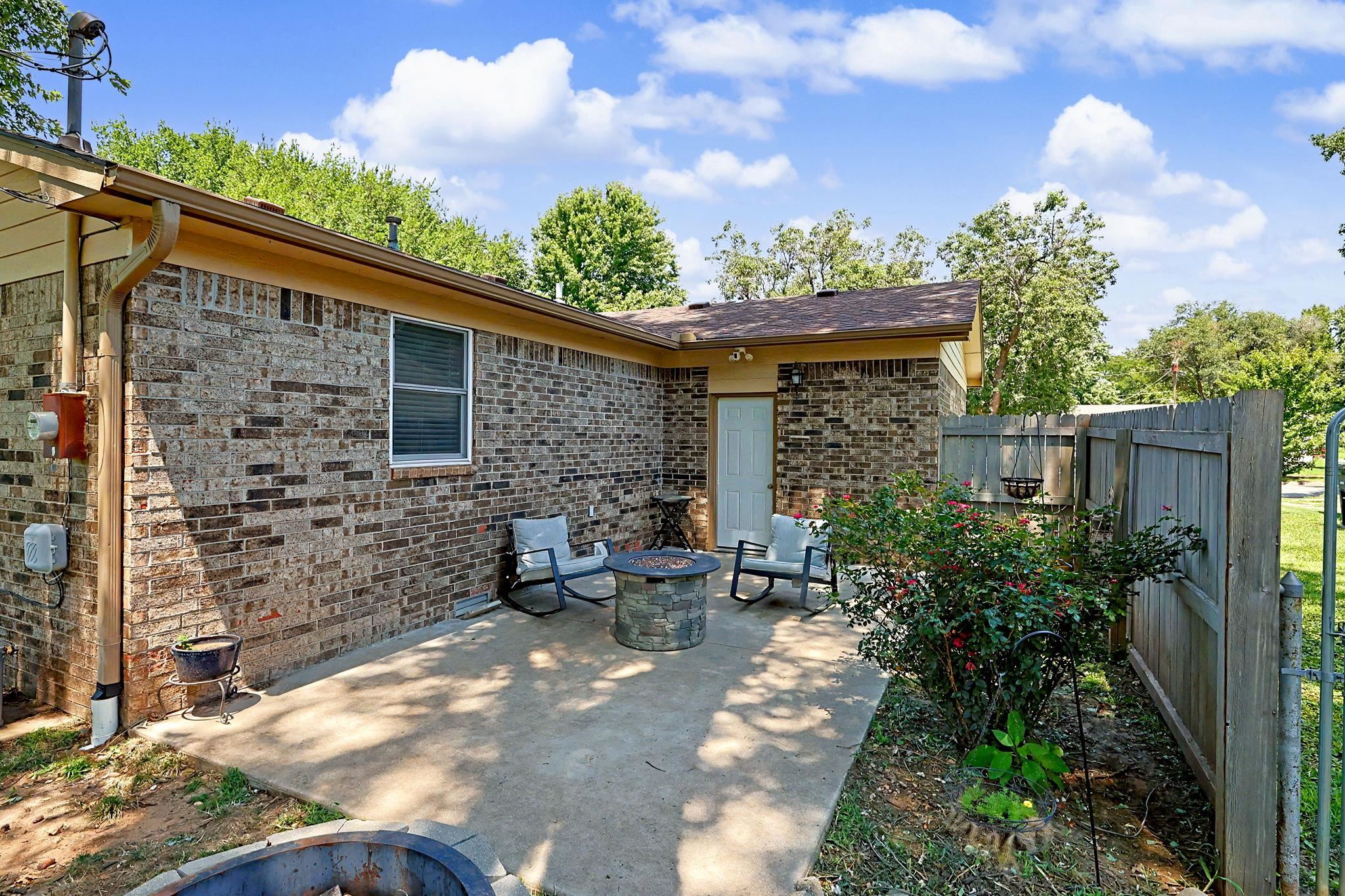 219 E Random Property Photo 27