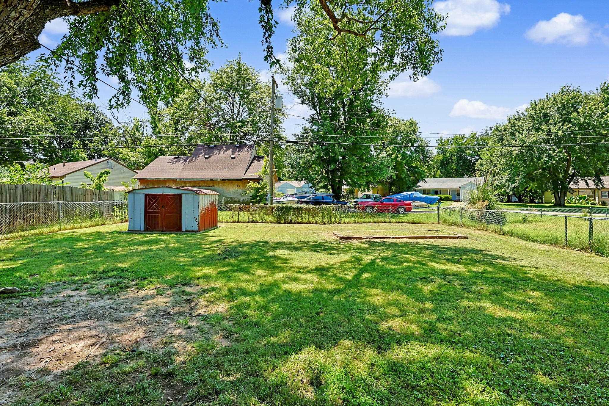 219 E Random Property Photo 29