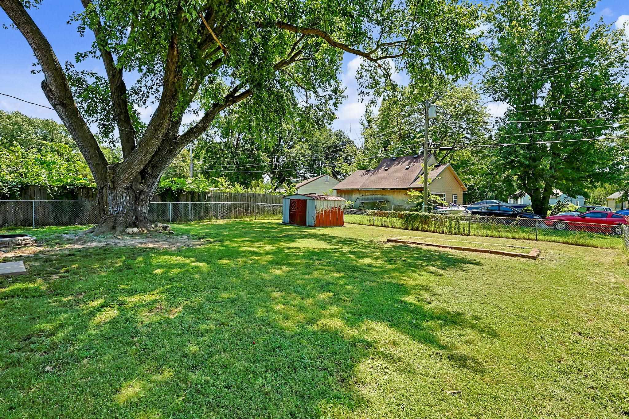 219 E Random Property Photo 30