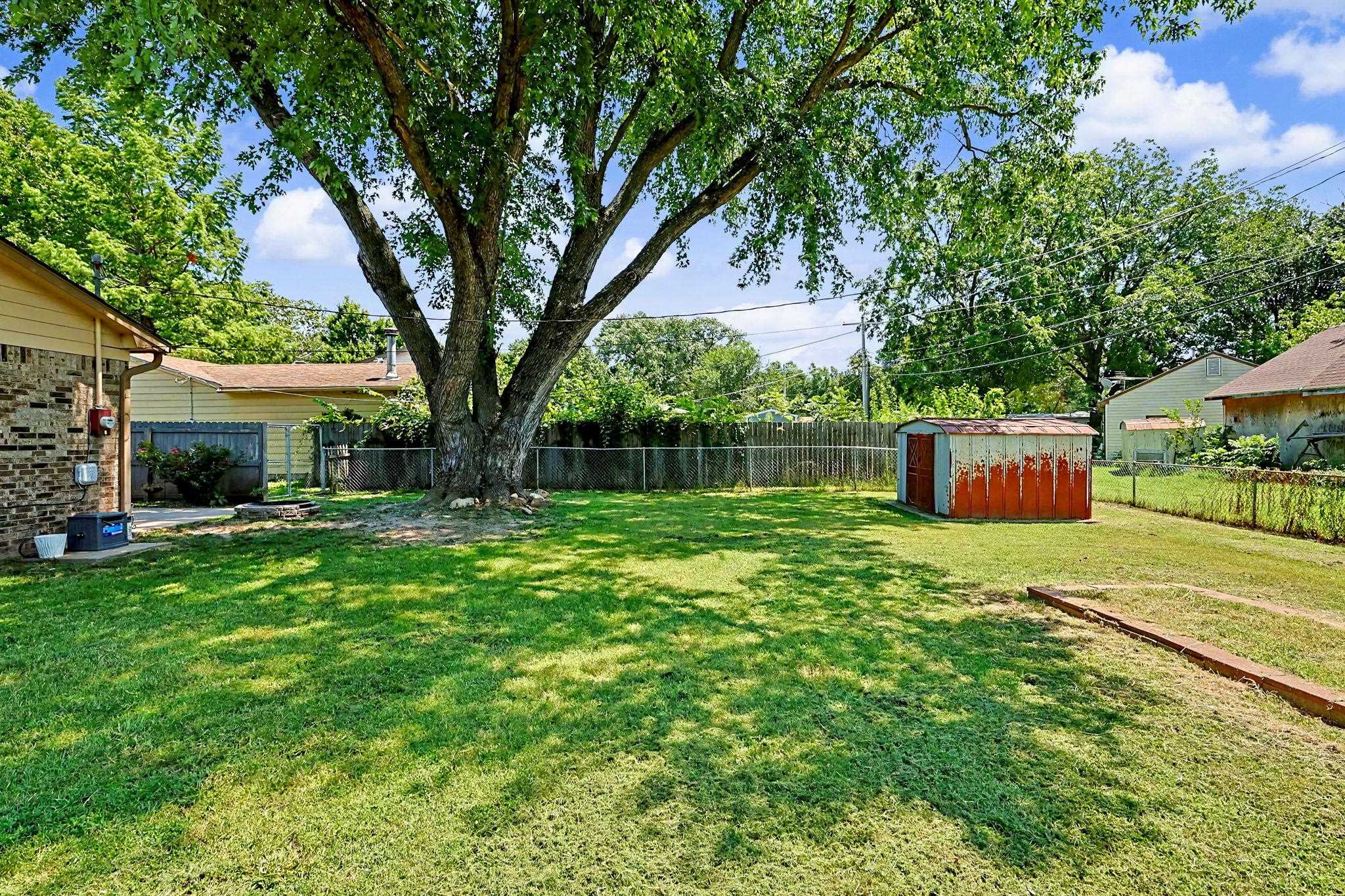 219 E Random Property Photo 31
