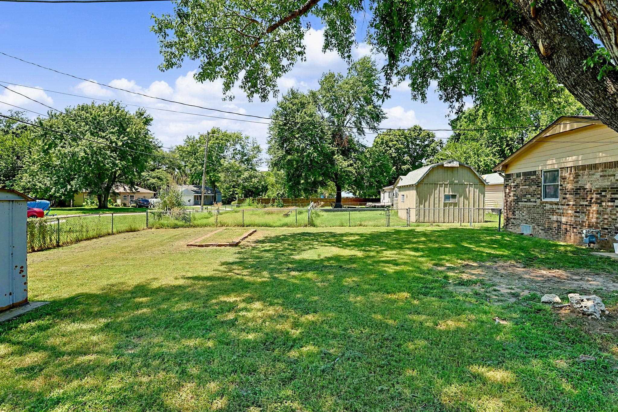 219 E Random Property Photo 35
