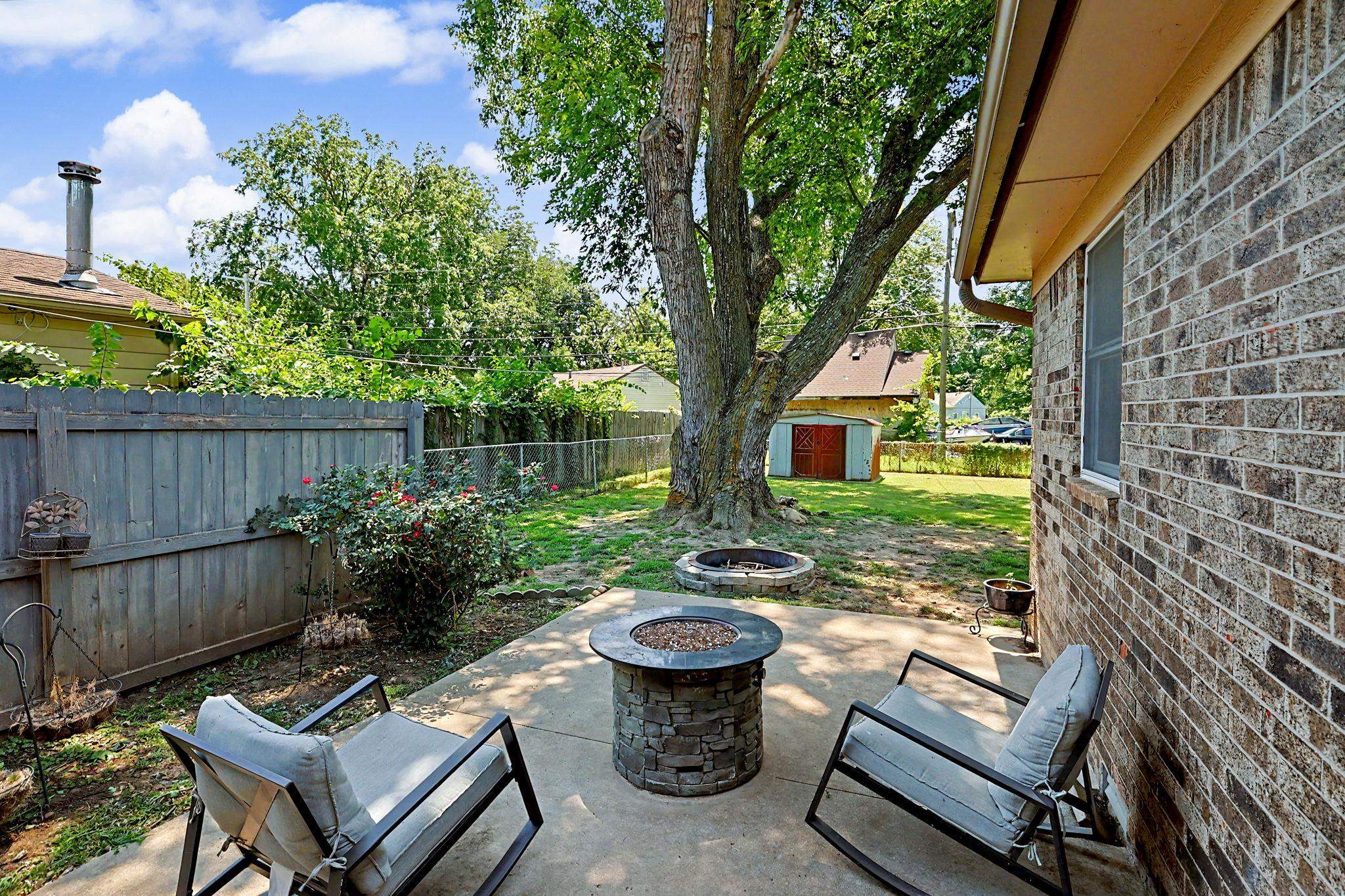 219 E Random Property Photo 36