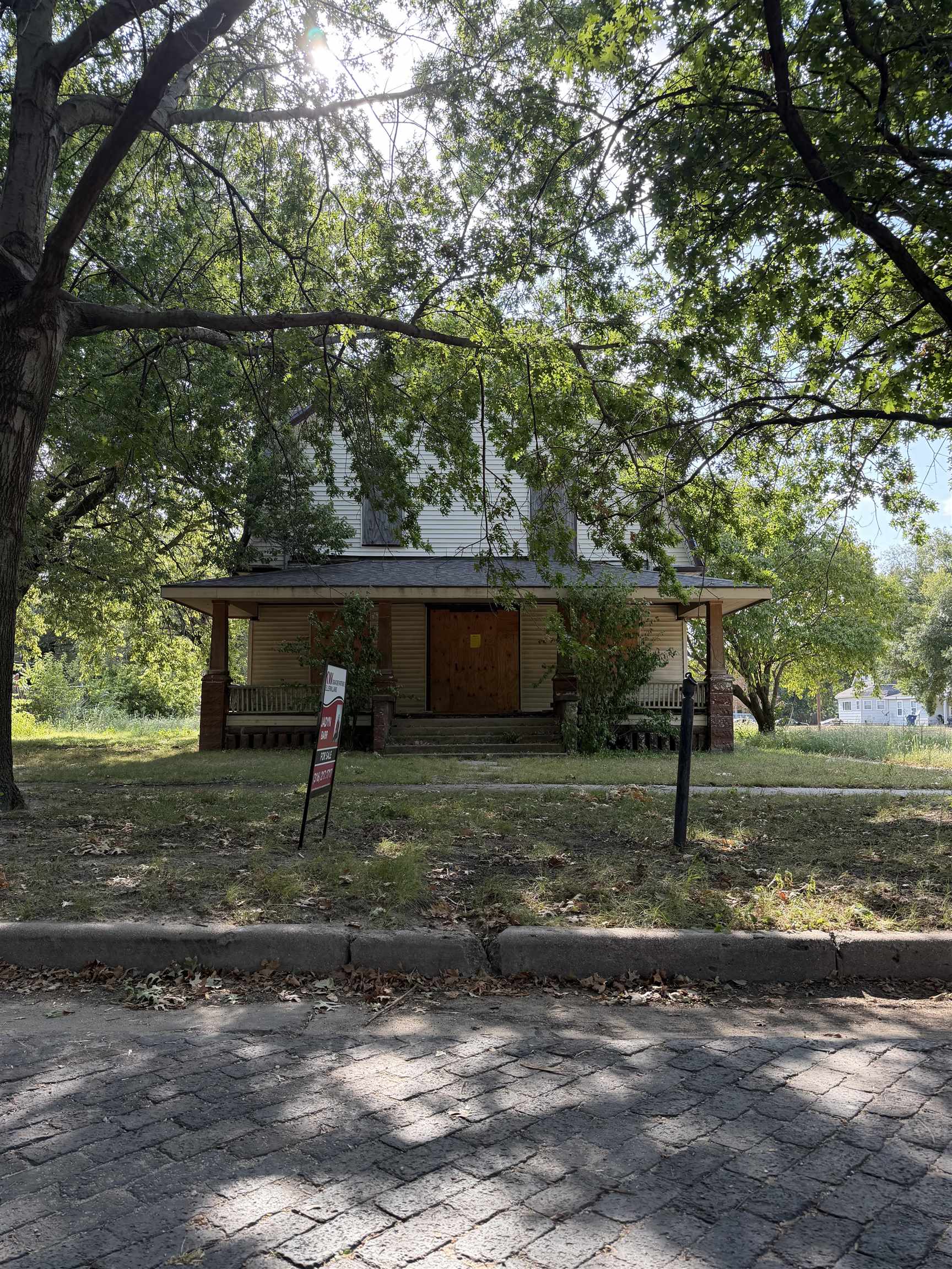 153 N Clarence Property Photo 1