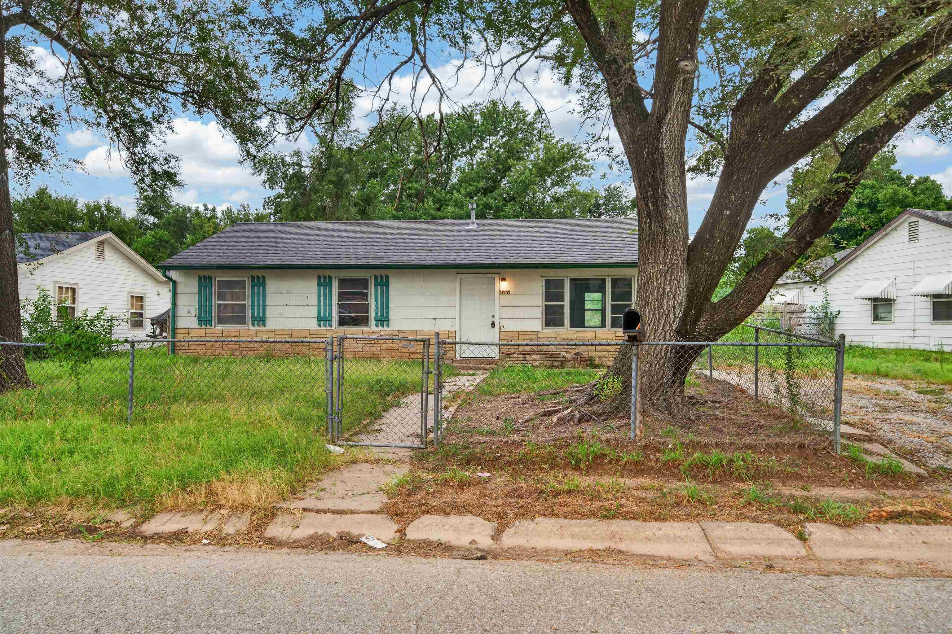 4269 S Cumberland St Property Photo 1