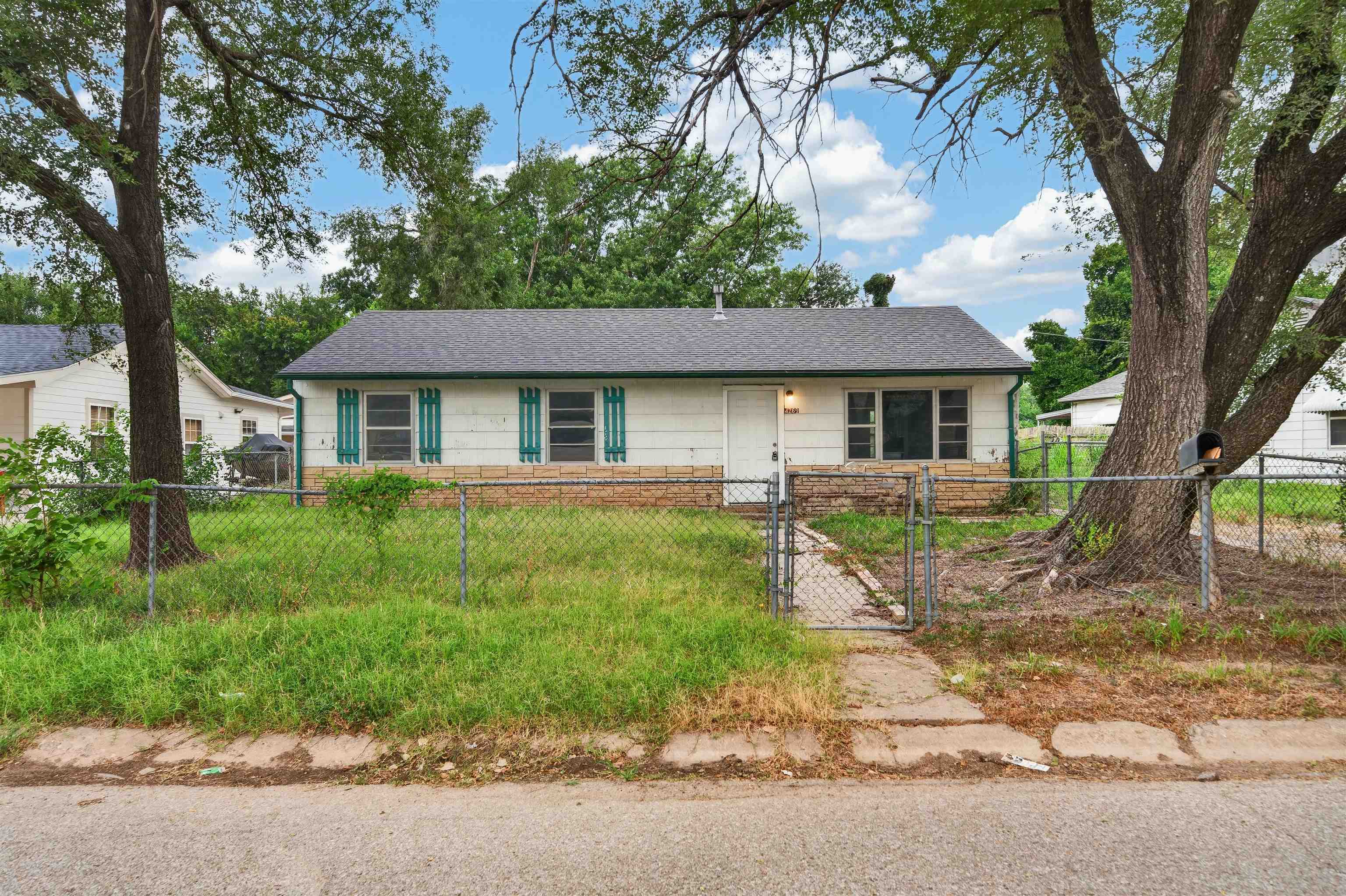 4269 S Cumberland St Property Photo 2