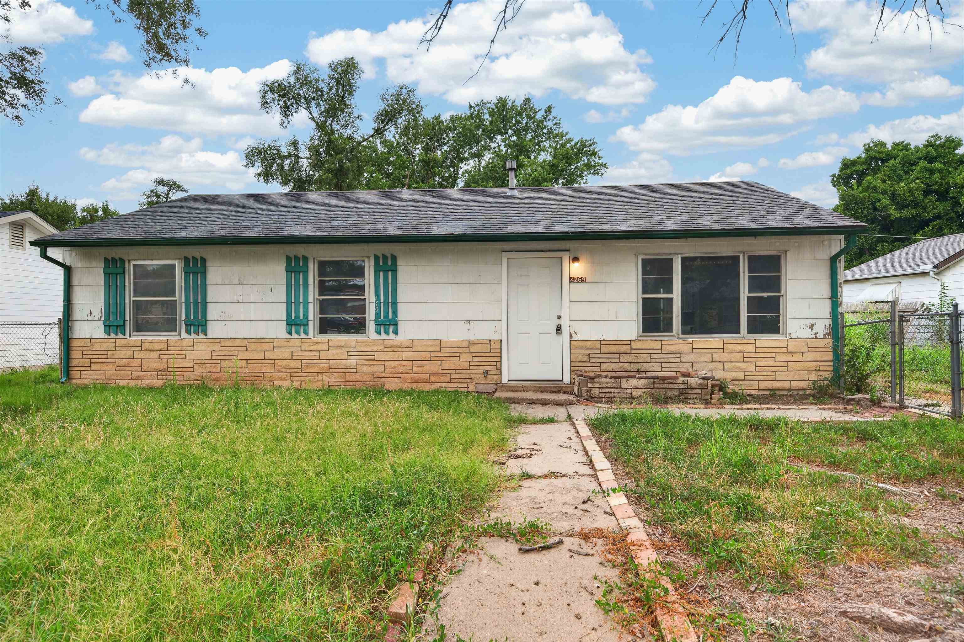 4269 S Cumberland St Property Photo 3