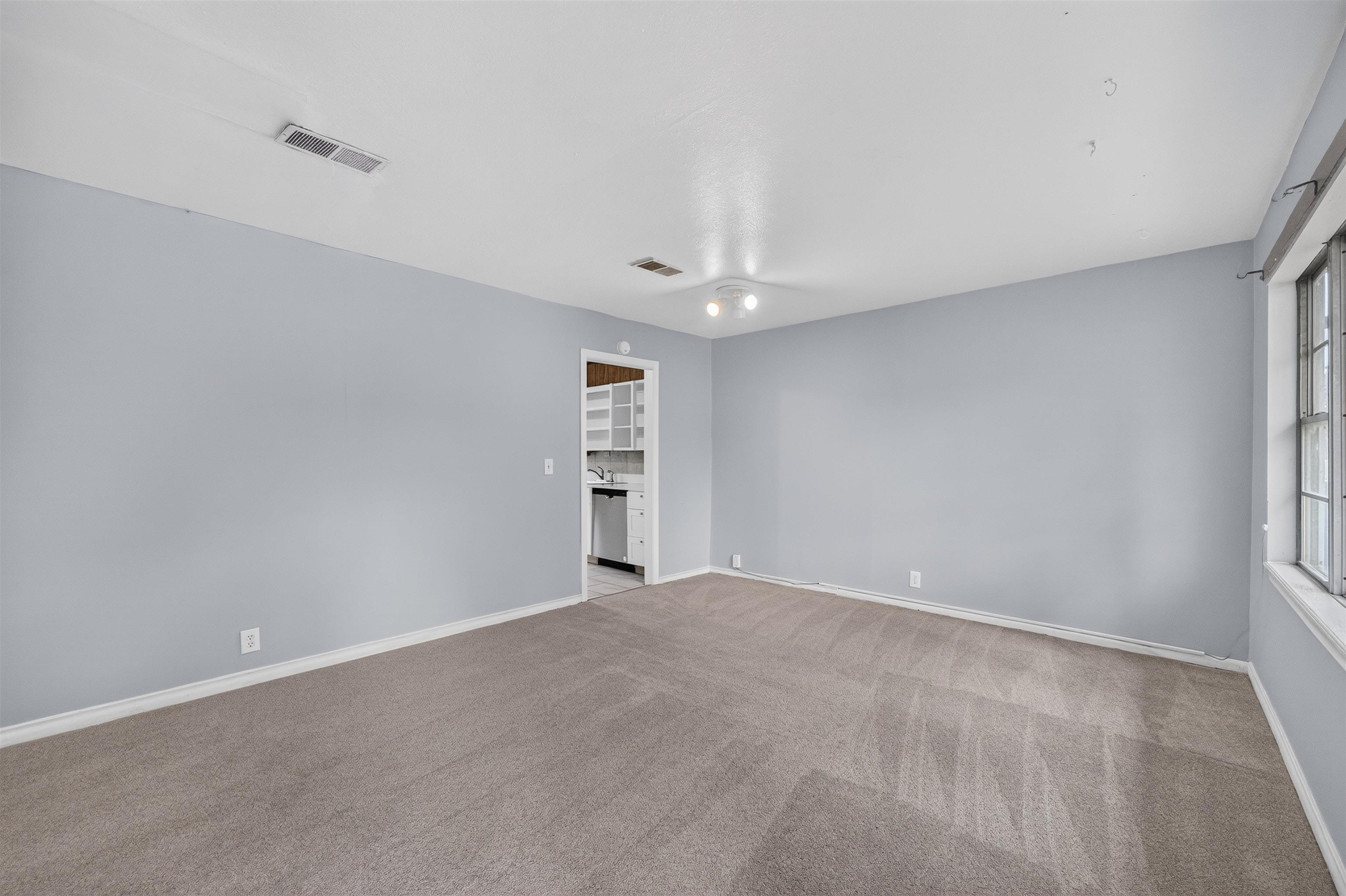 4269 S Cumberland St Property Photo 4