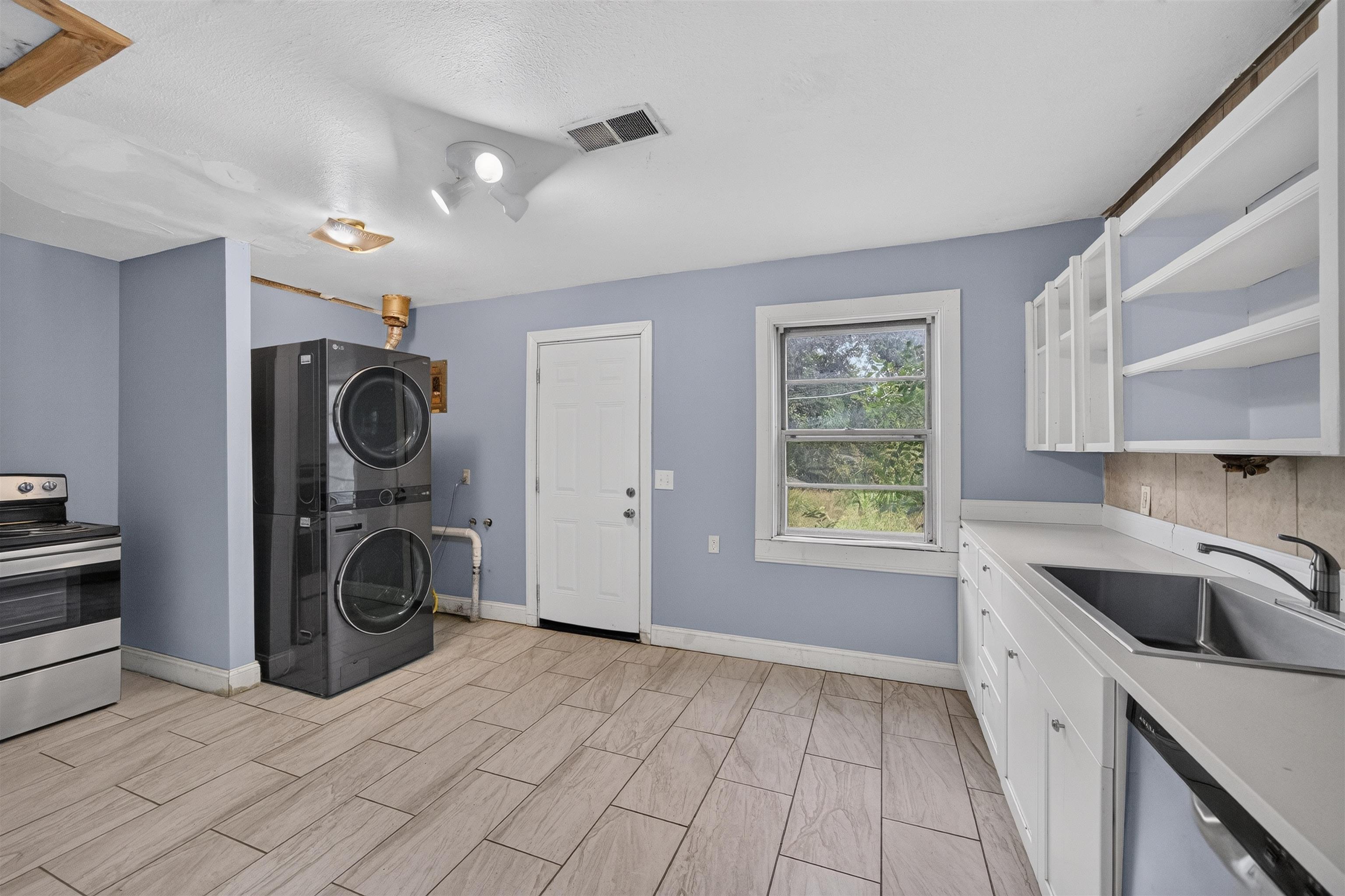 4269 S Cumberland St Property Photo 8