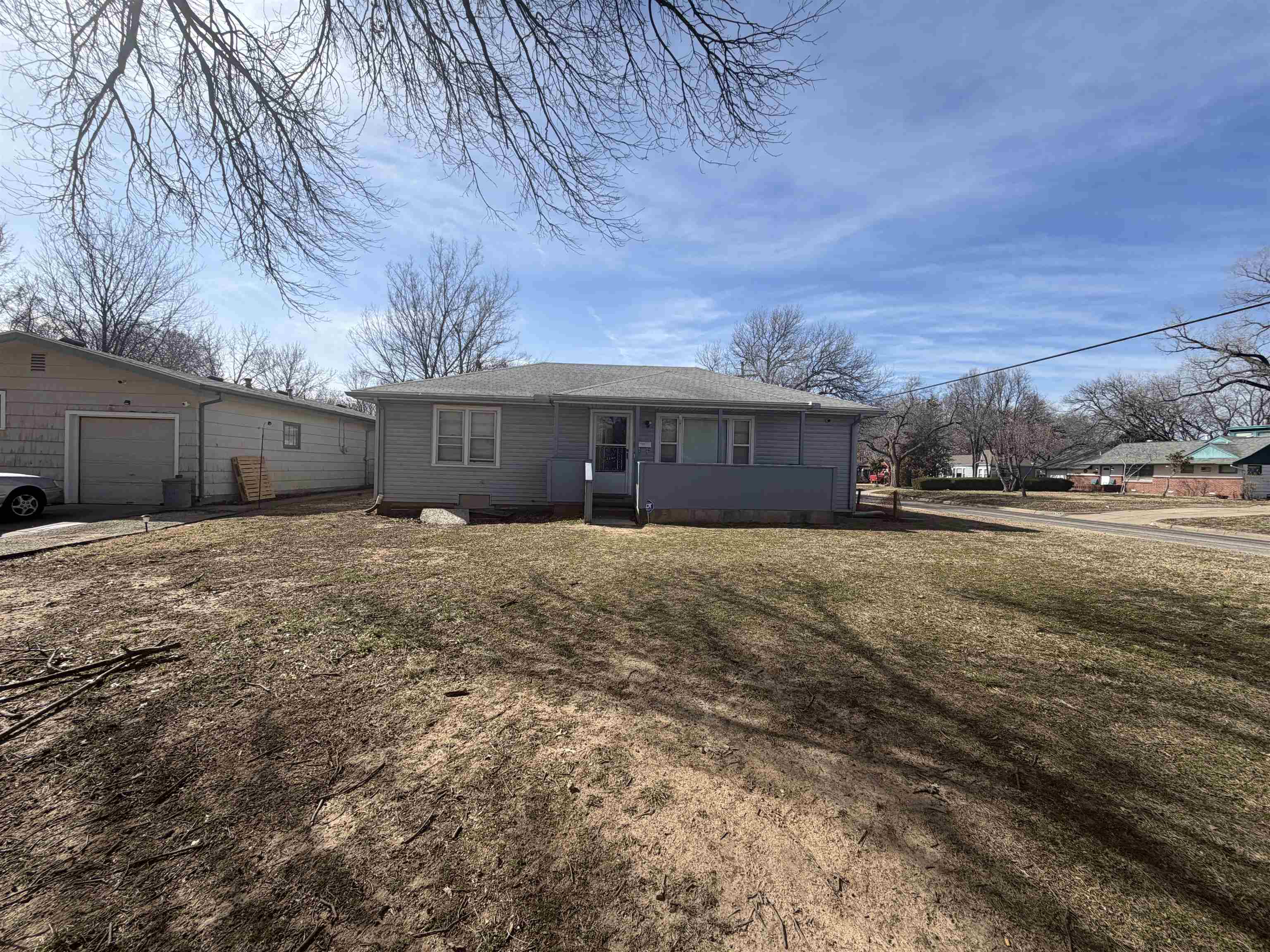 2201 S Broadview St Property Photo 2
