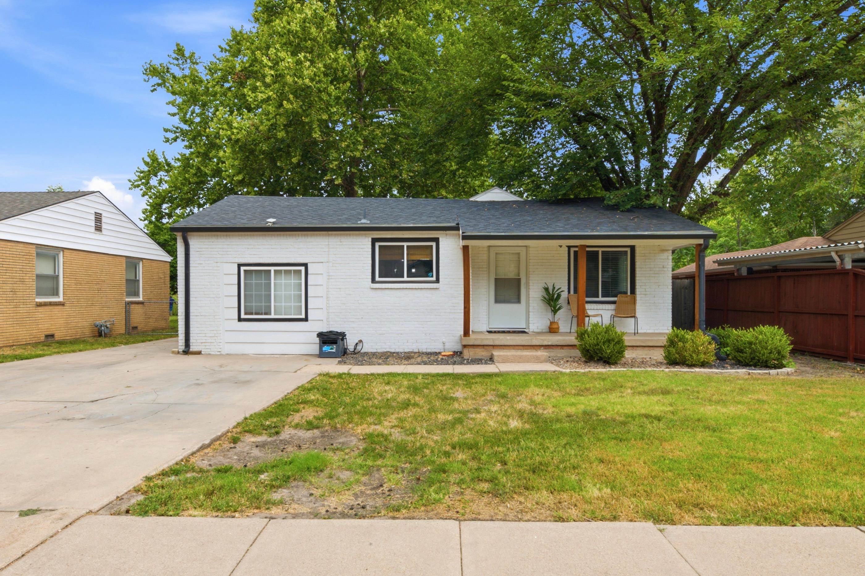 1208 E Luther St Property Photo 2