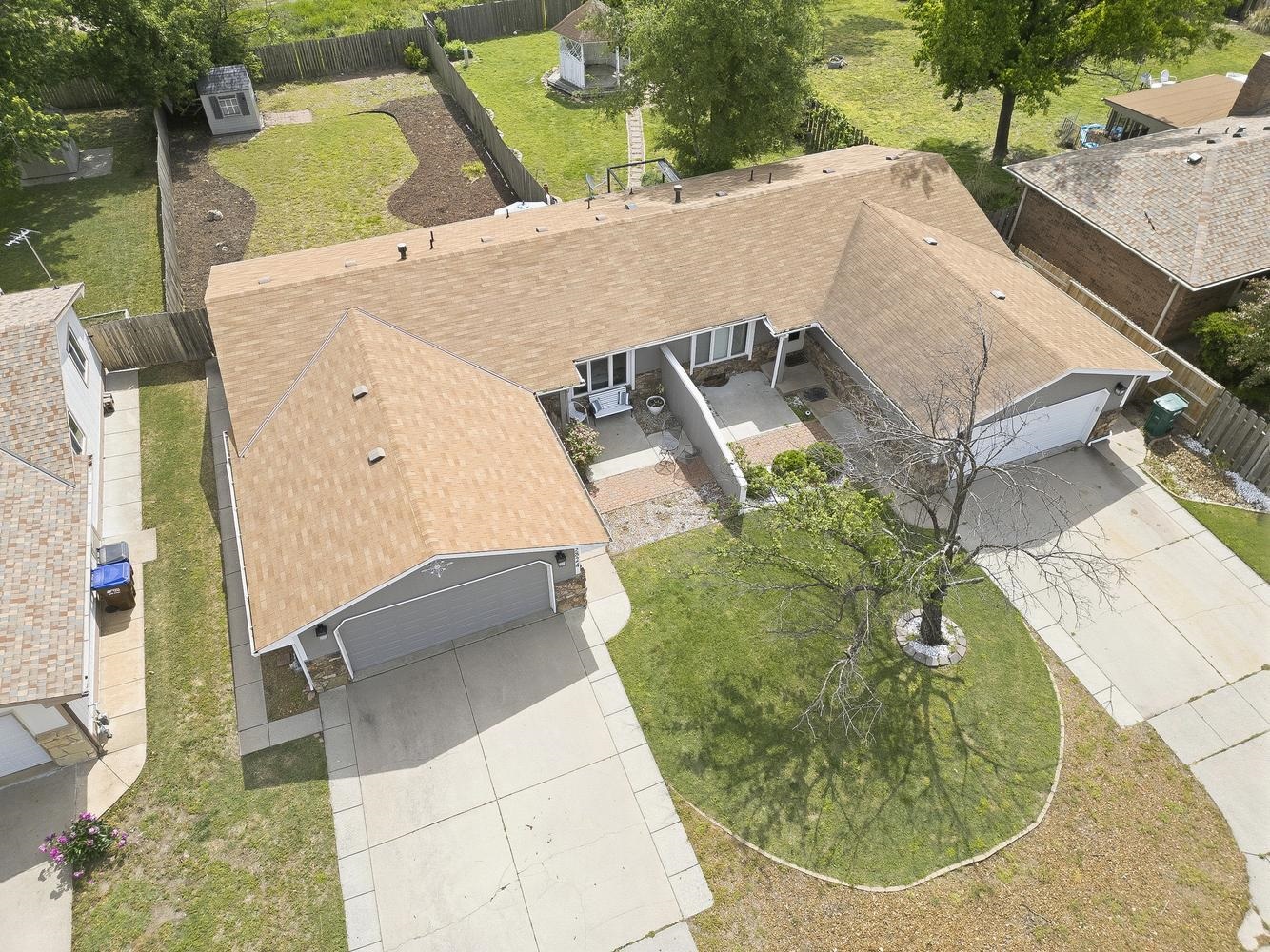 3824 N Garland St Property Photo 2
