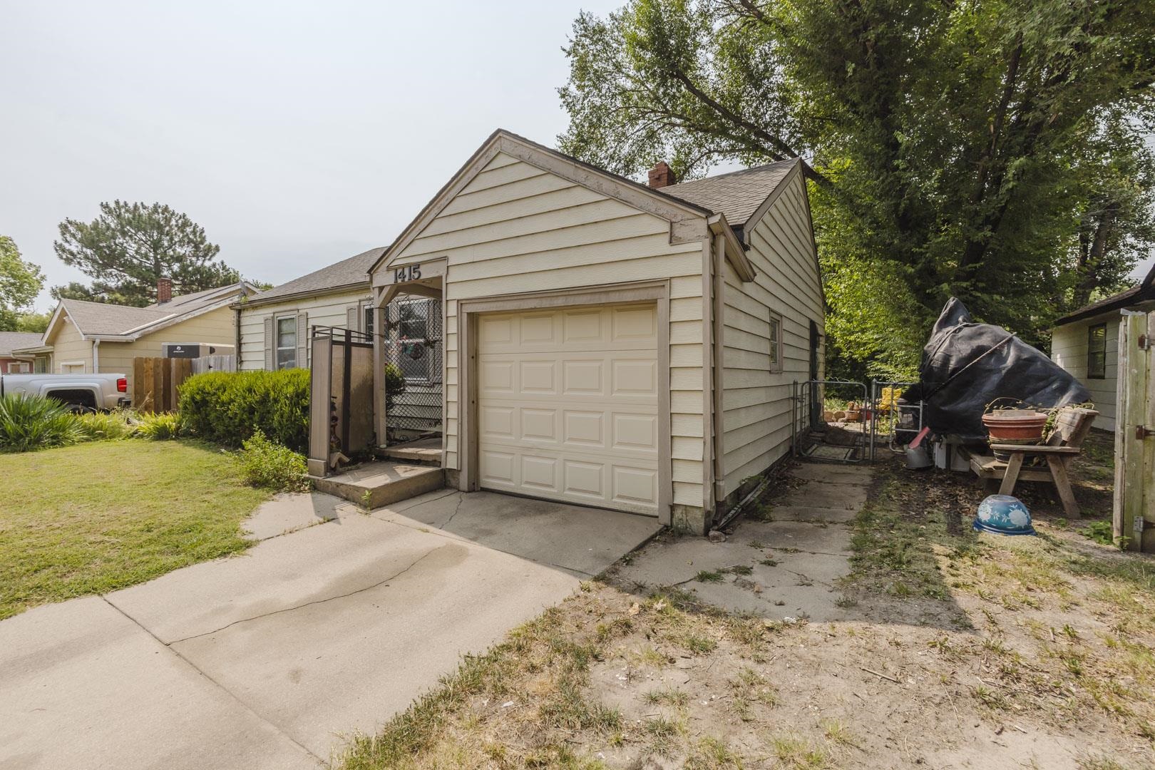 1415 W 20th Property Photo 2
