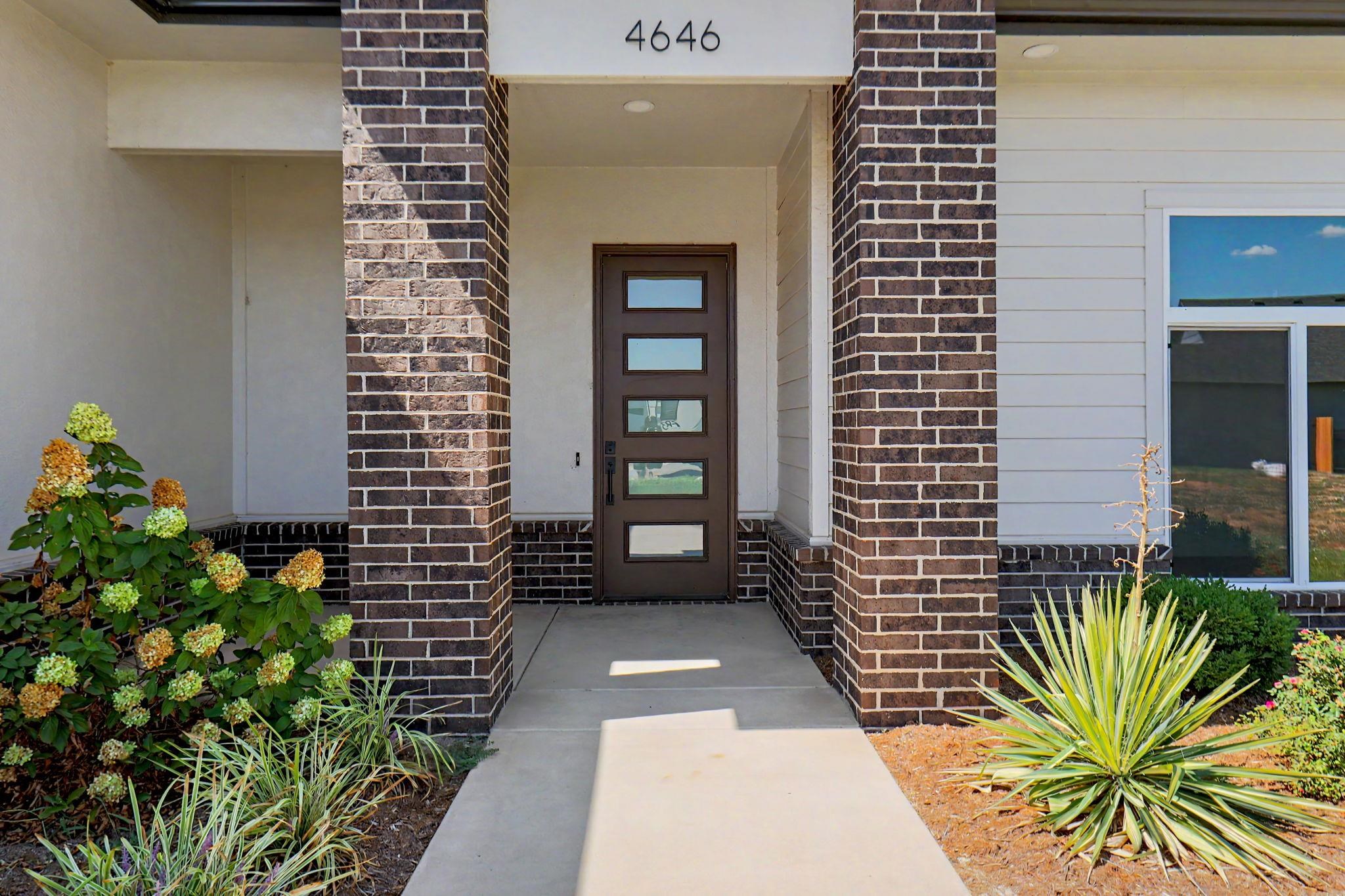 4646 W Emerald Bay Ct Property Photo 2