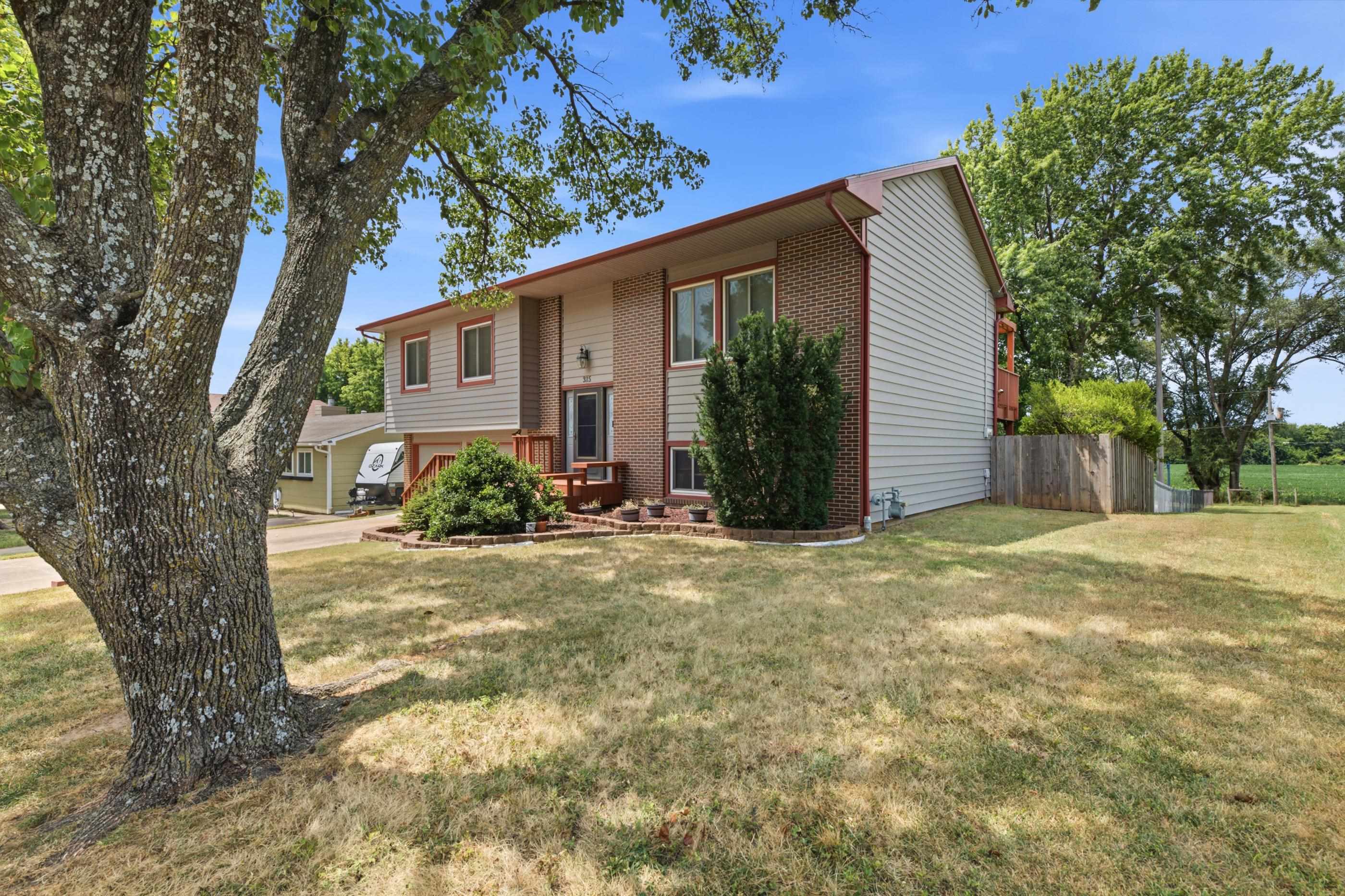 315 S Lincoln St Property Photo 4