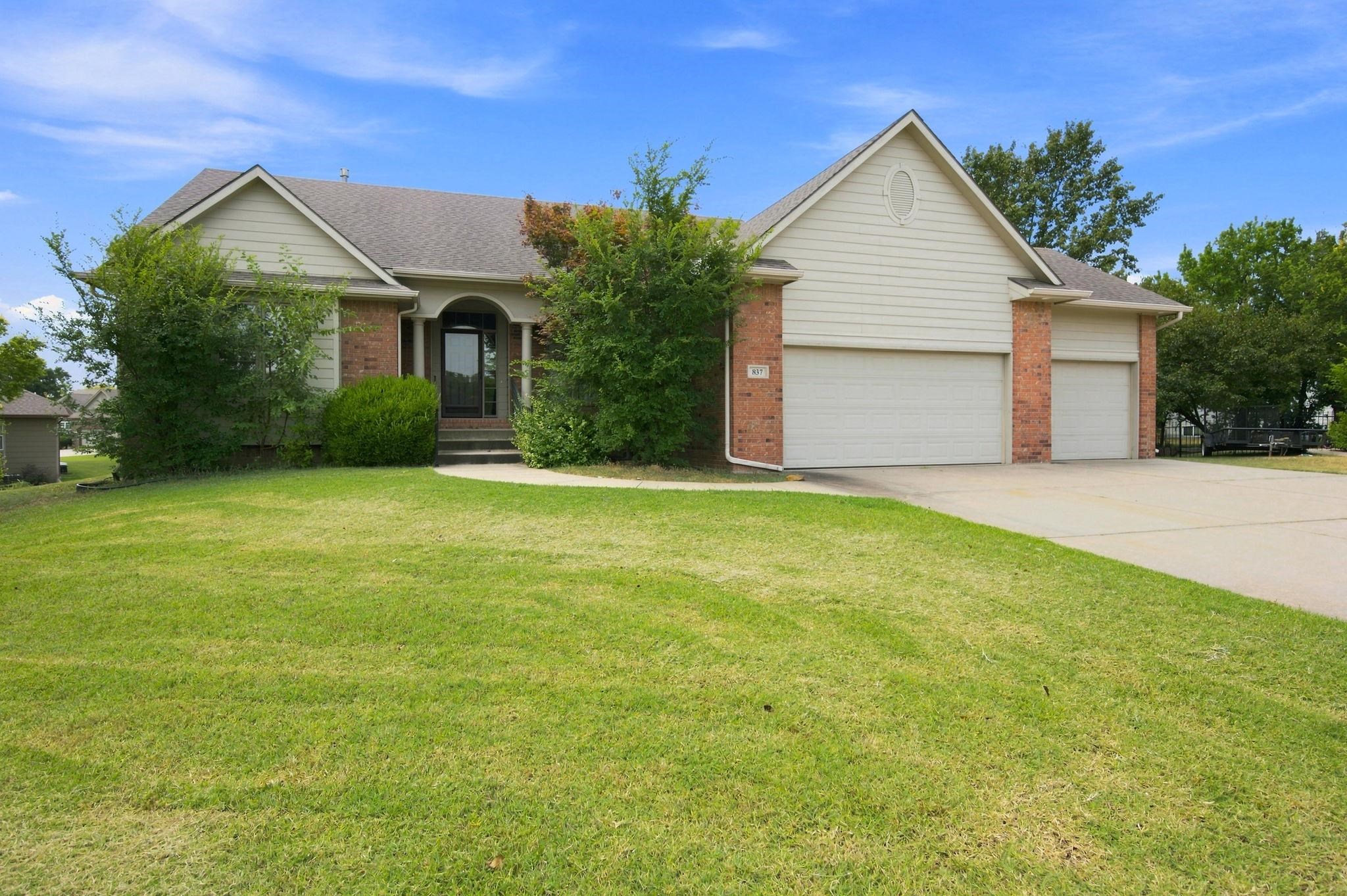 837 N Bracken Cir Property Photo 1