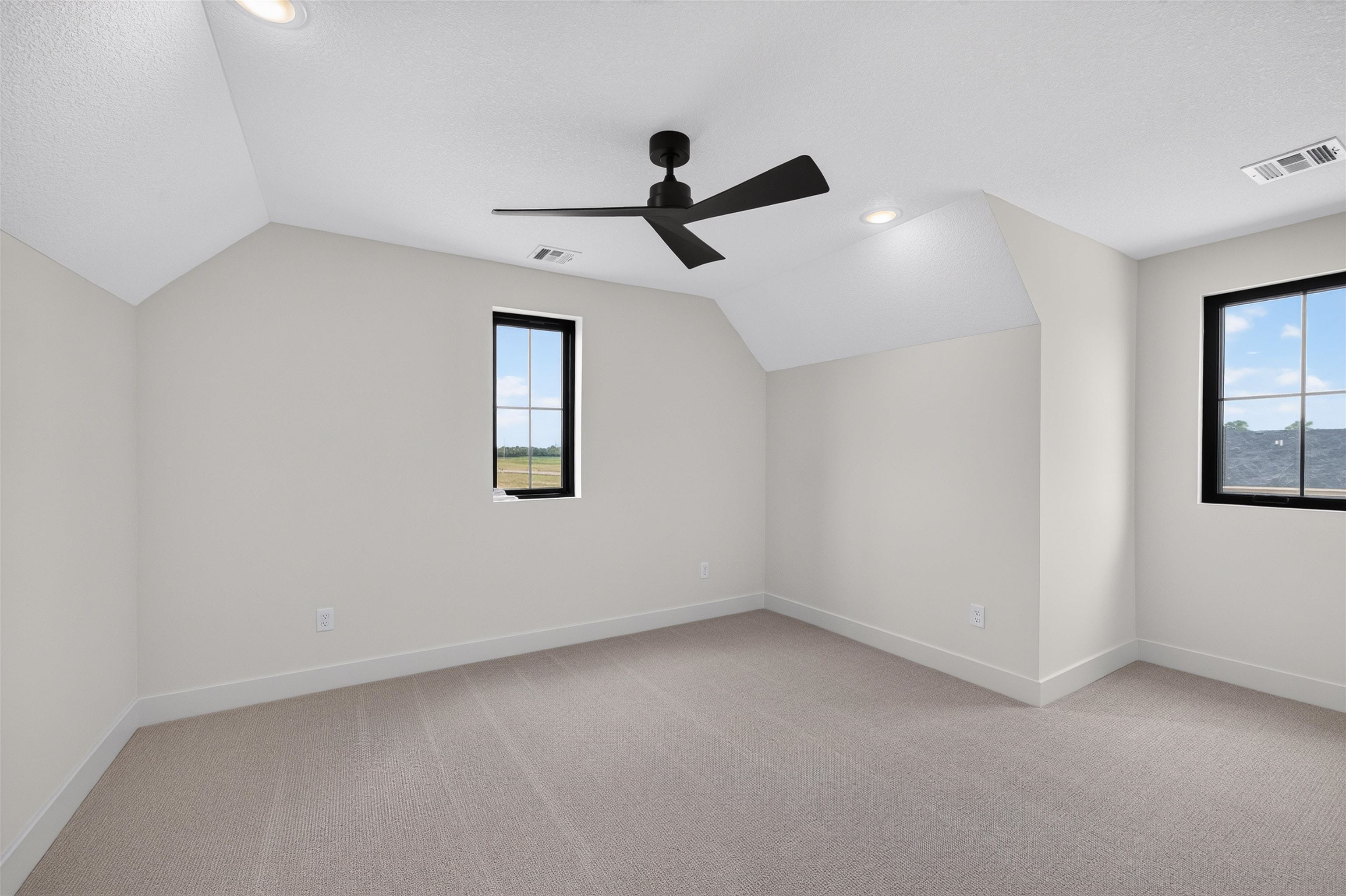 2818 E Kay St Property Photo 28