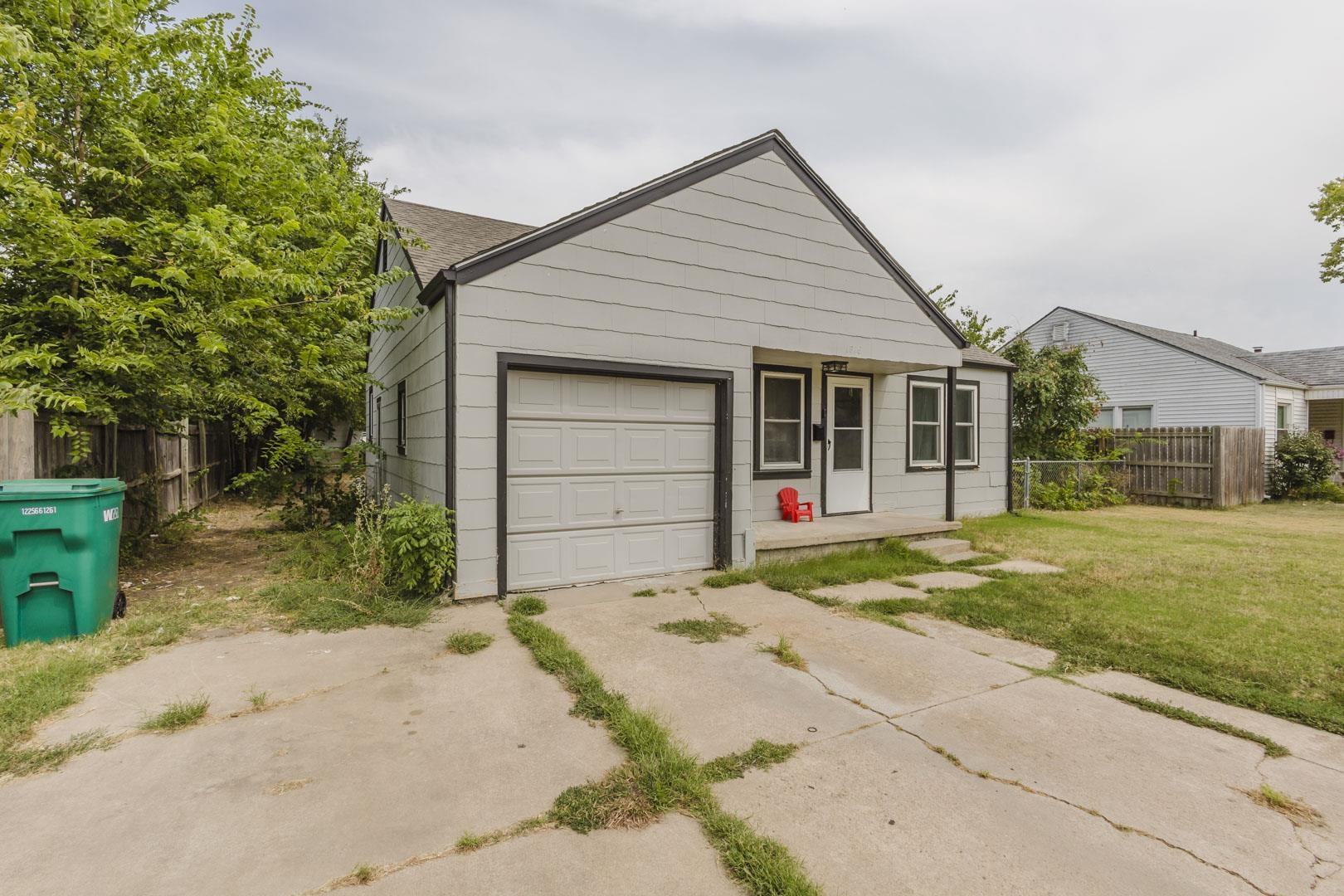 1816 S Millwood Property Photo 2