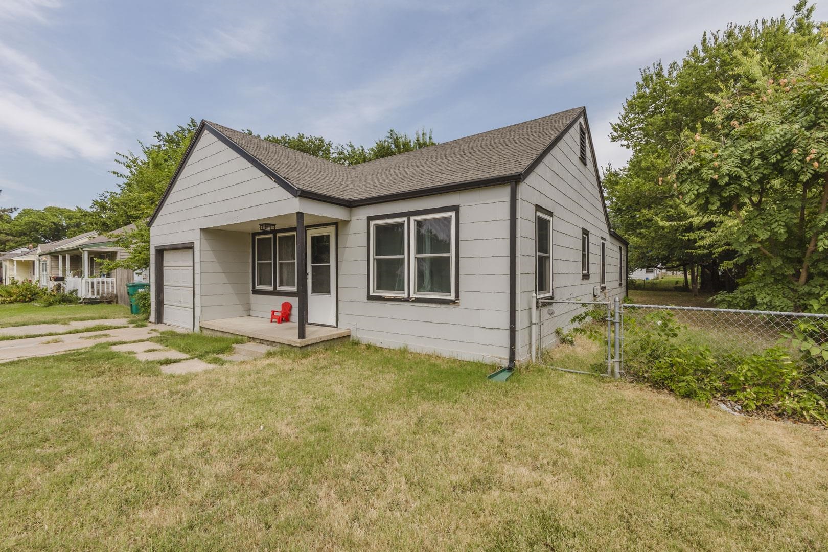 1816 S Millwood Property Photo 3