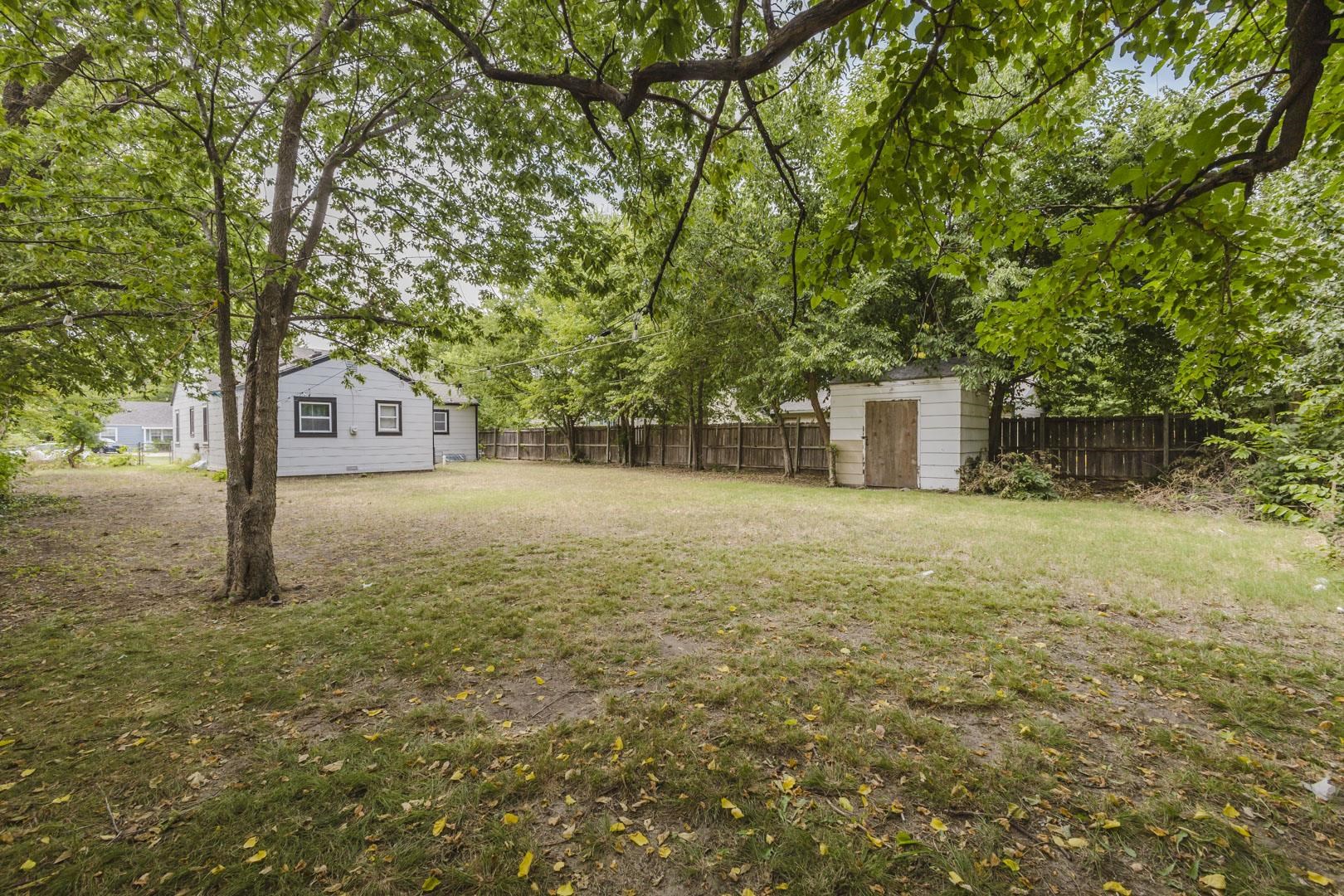 1816 S Millwood Property Photo 27