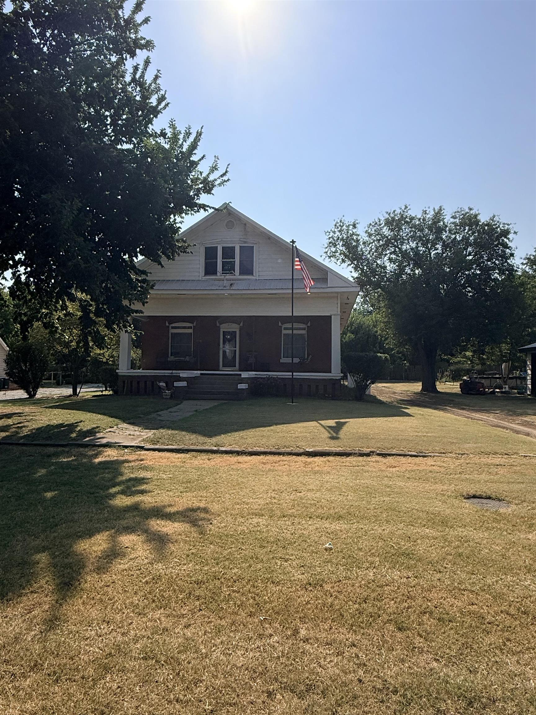 211 N Plum