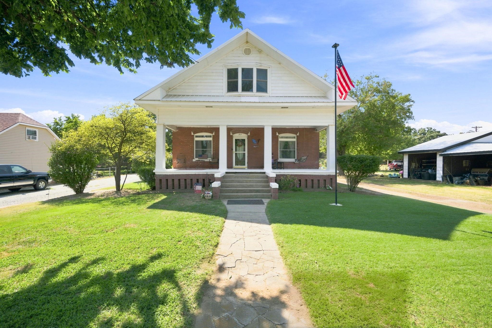 211 N Plum