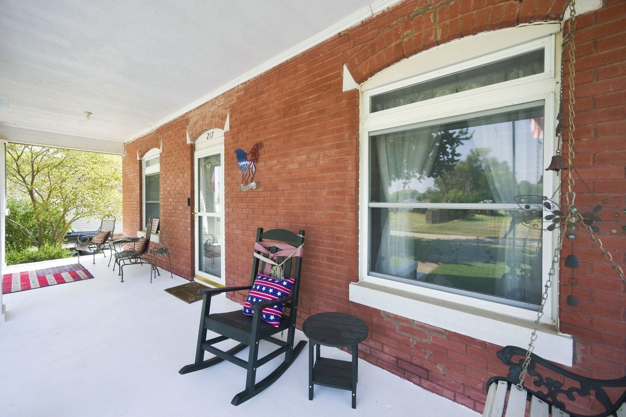 211 N Plum Property Photo 4