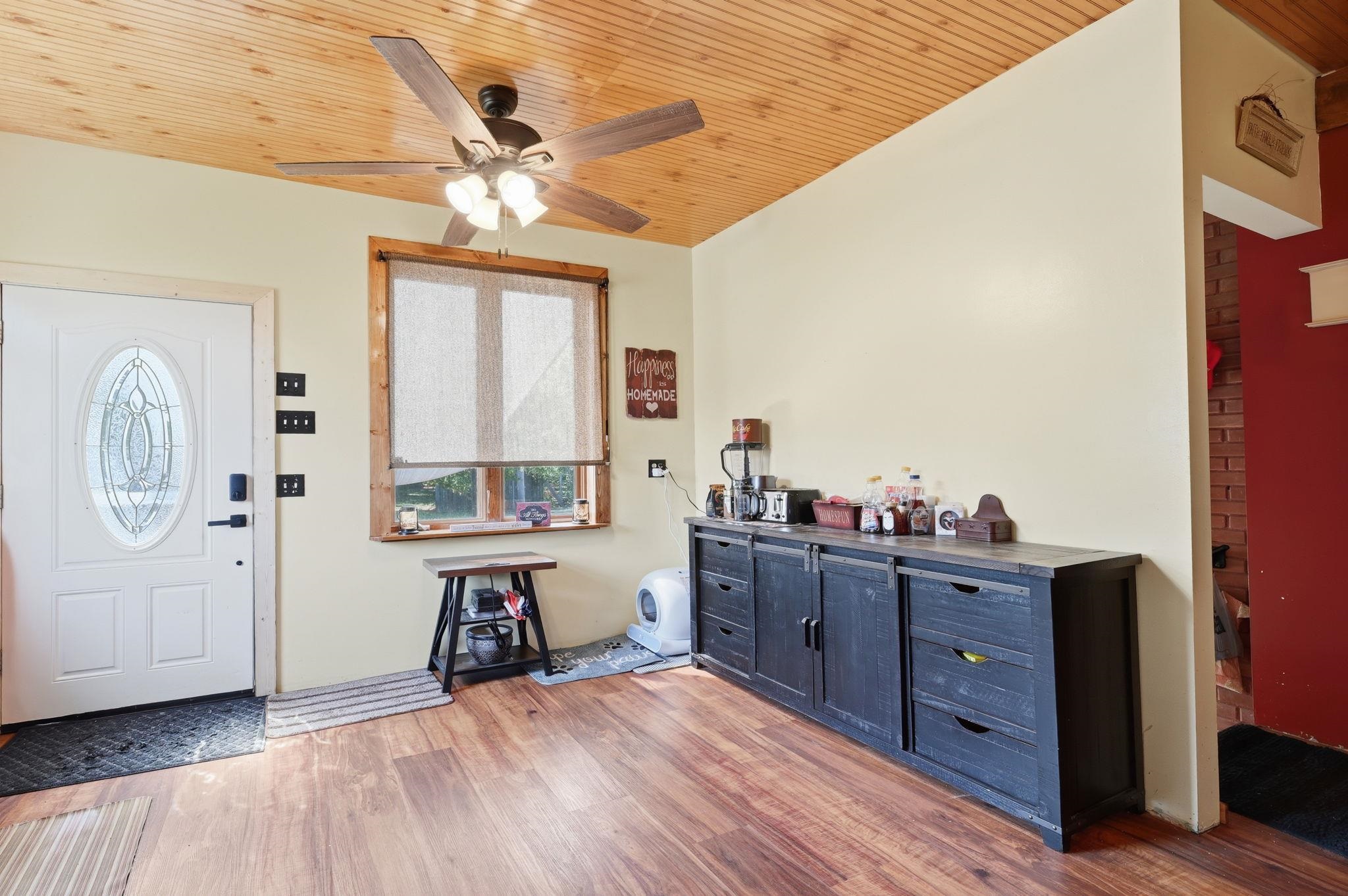 211 N Plum Property Photo 8