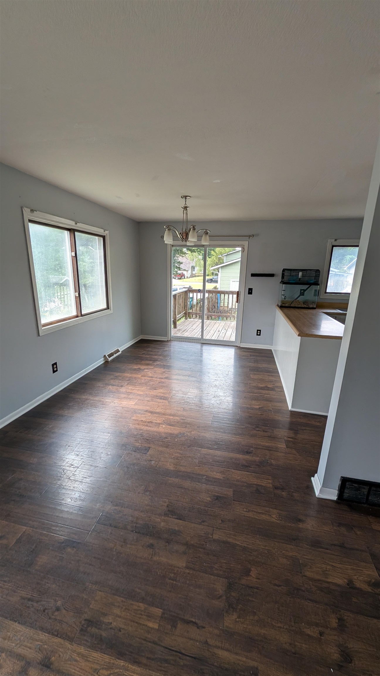 1609 N Main St Property Photo 4